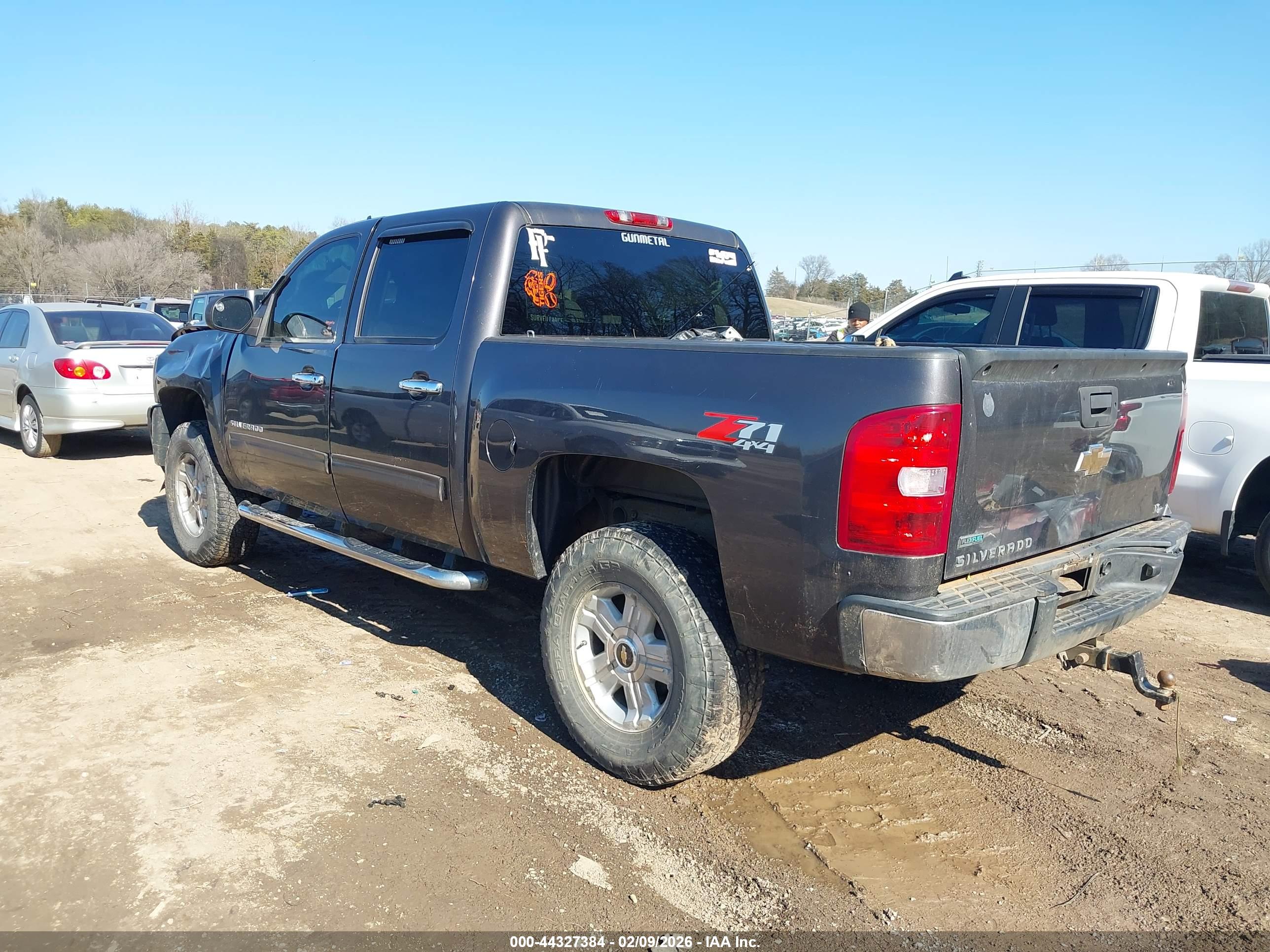 CHEVROLET SILVERADO image 3