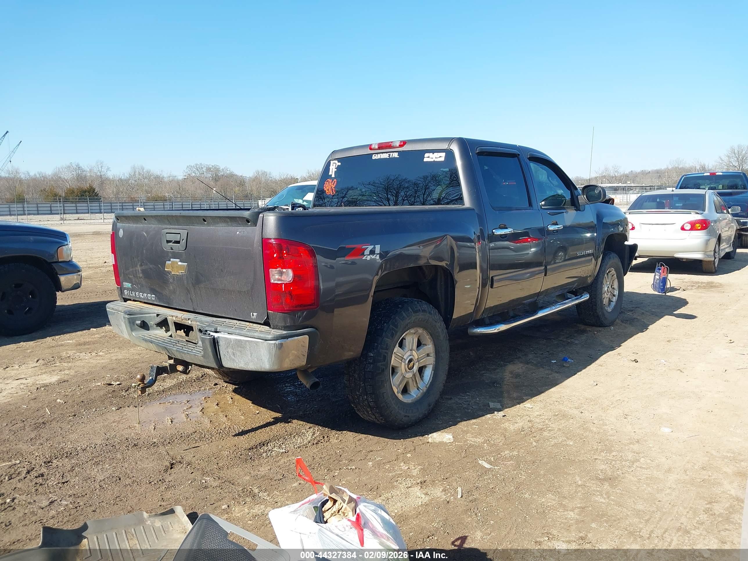 CHEVROLET SILVERADO image 4