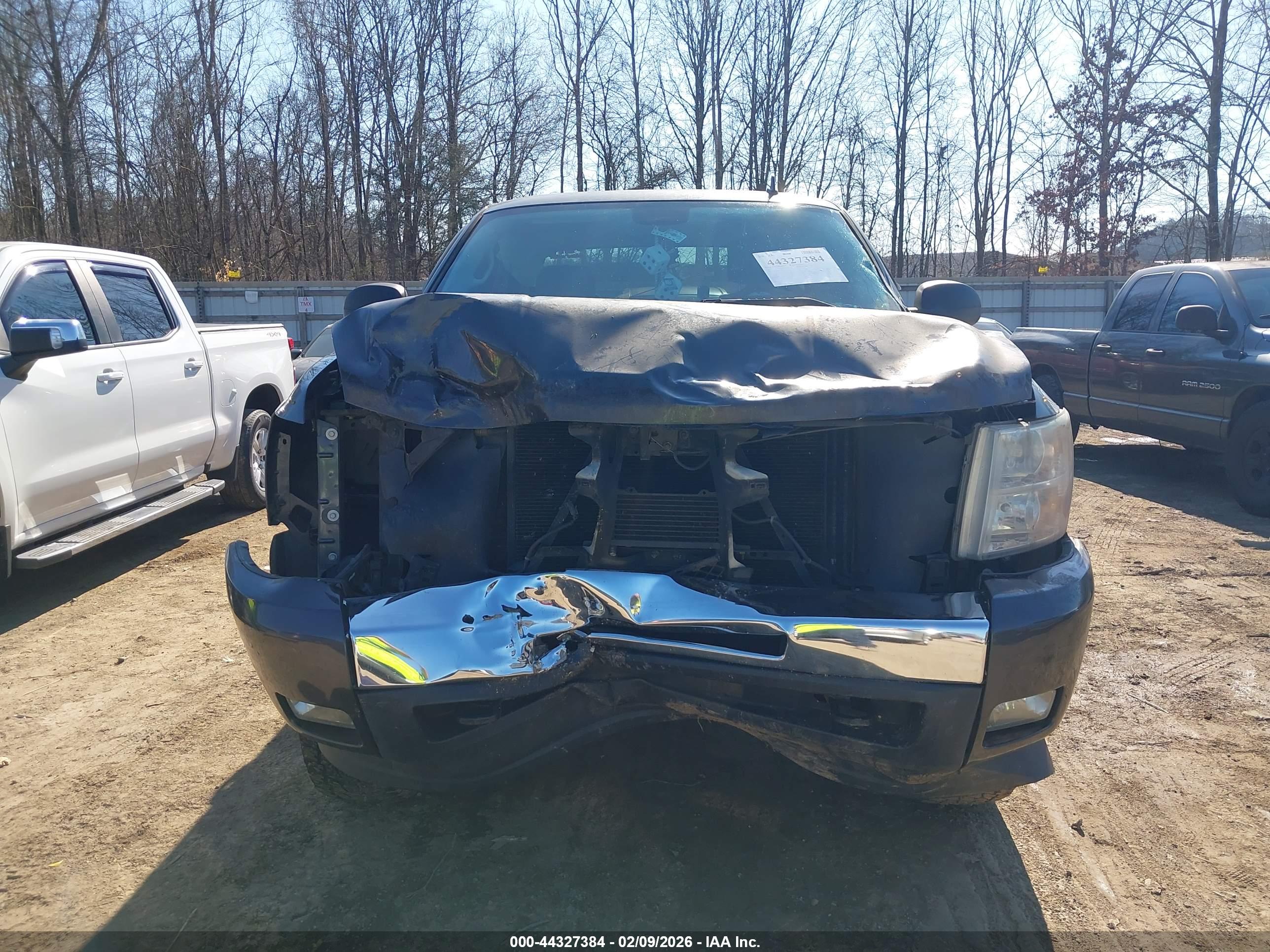 CHEVROLET SILVERADO image 6