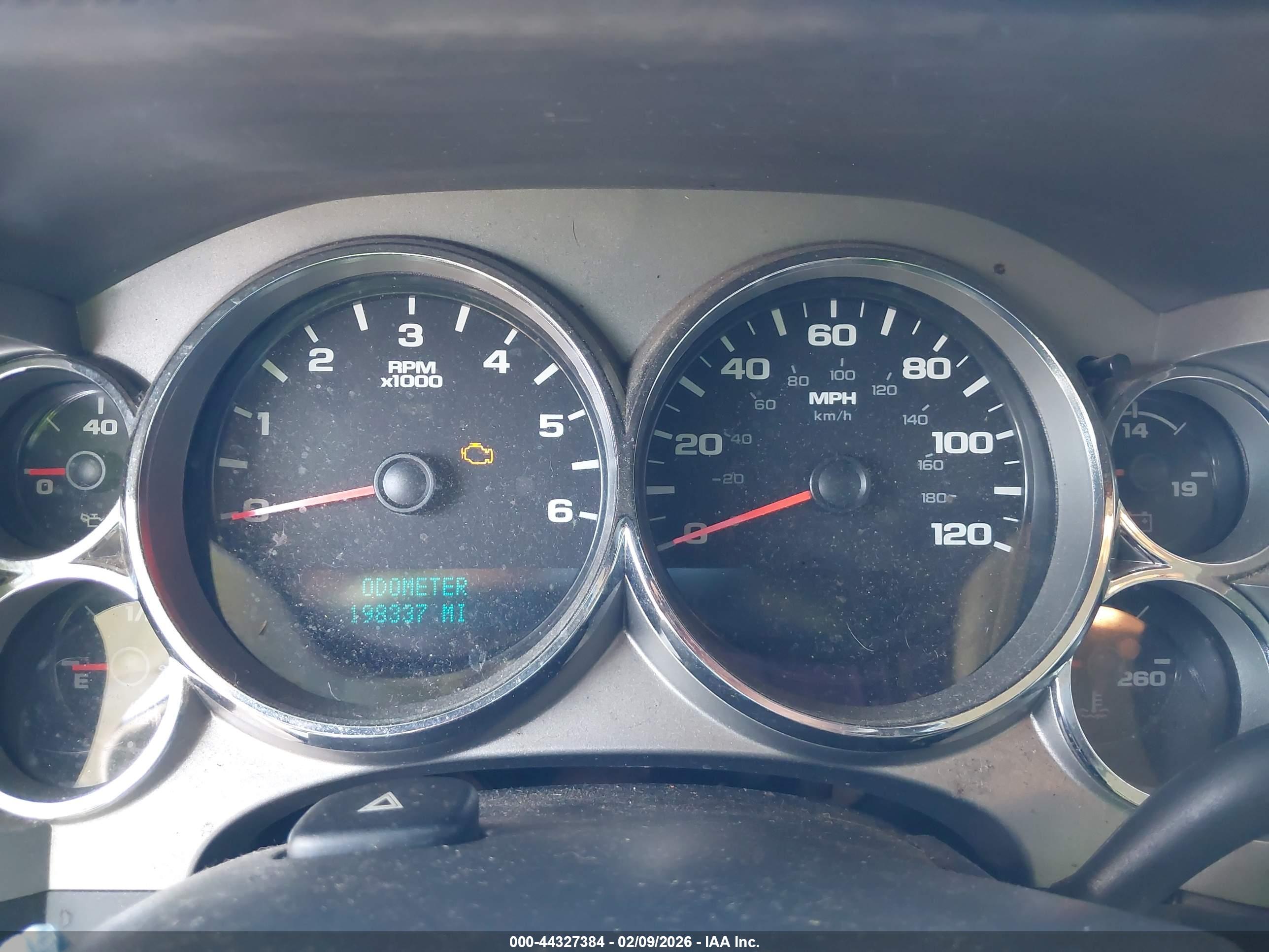 CHEVROLET SILVERADO image 7