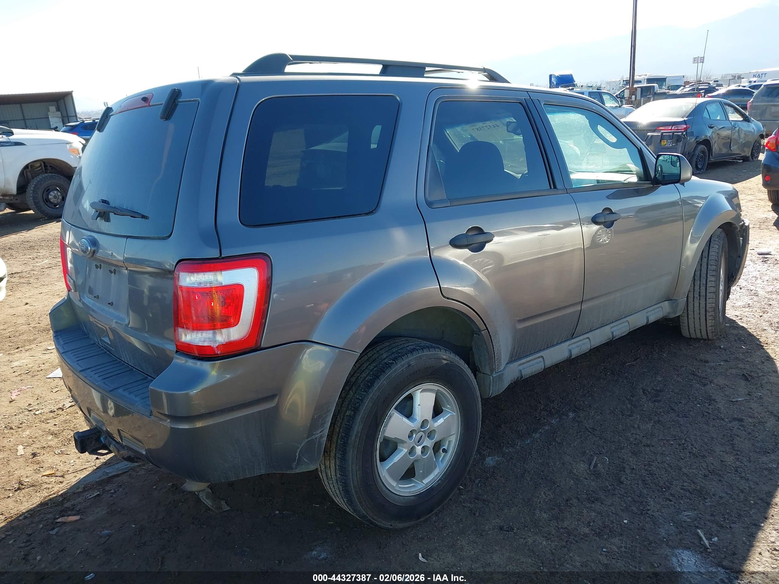 FORD ESCAPE image 4