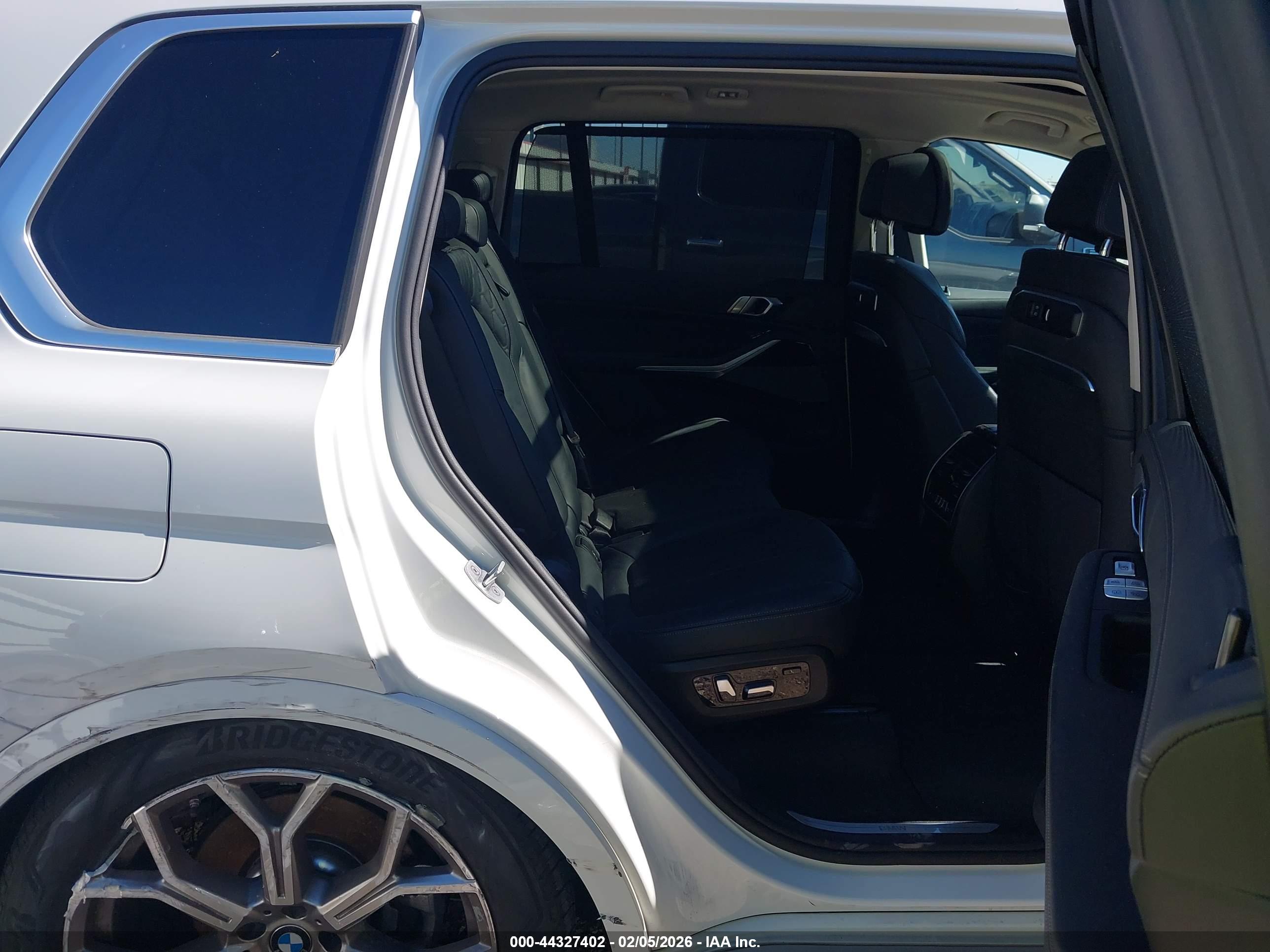 BMW X7 image 8