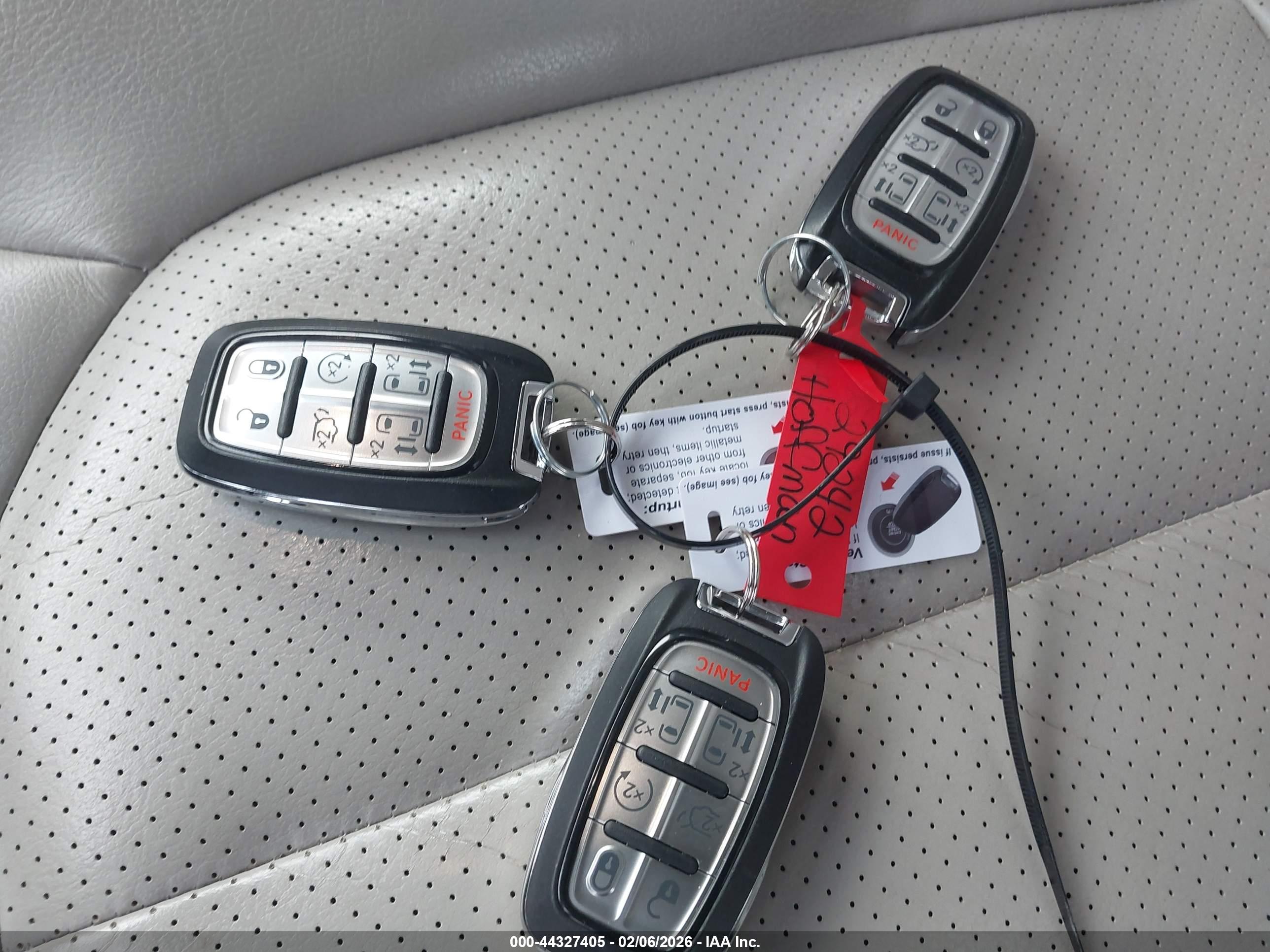 CHRYSLER PACIFICA image 11