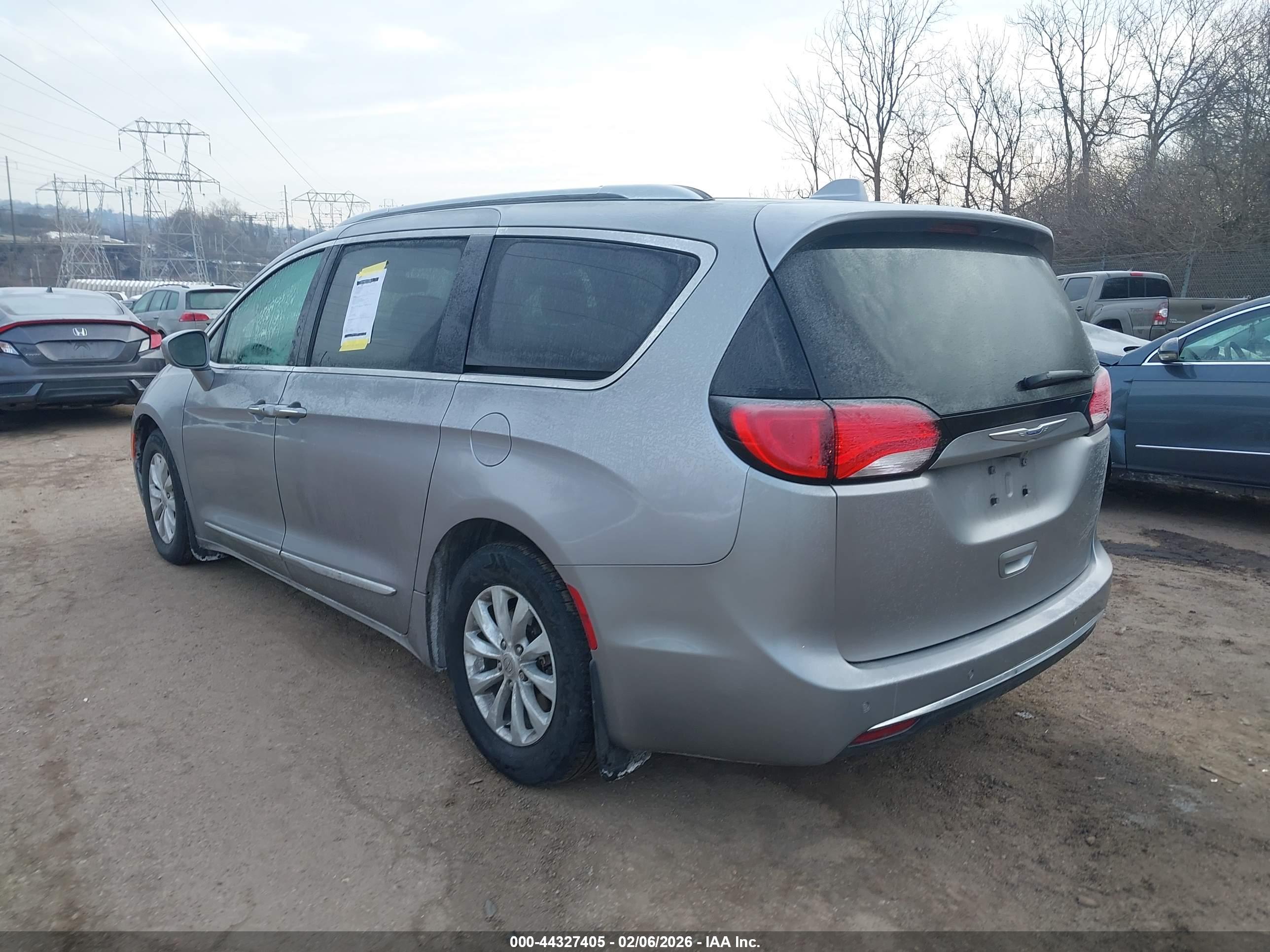 CHRYSLER PACIFICA image 3
