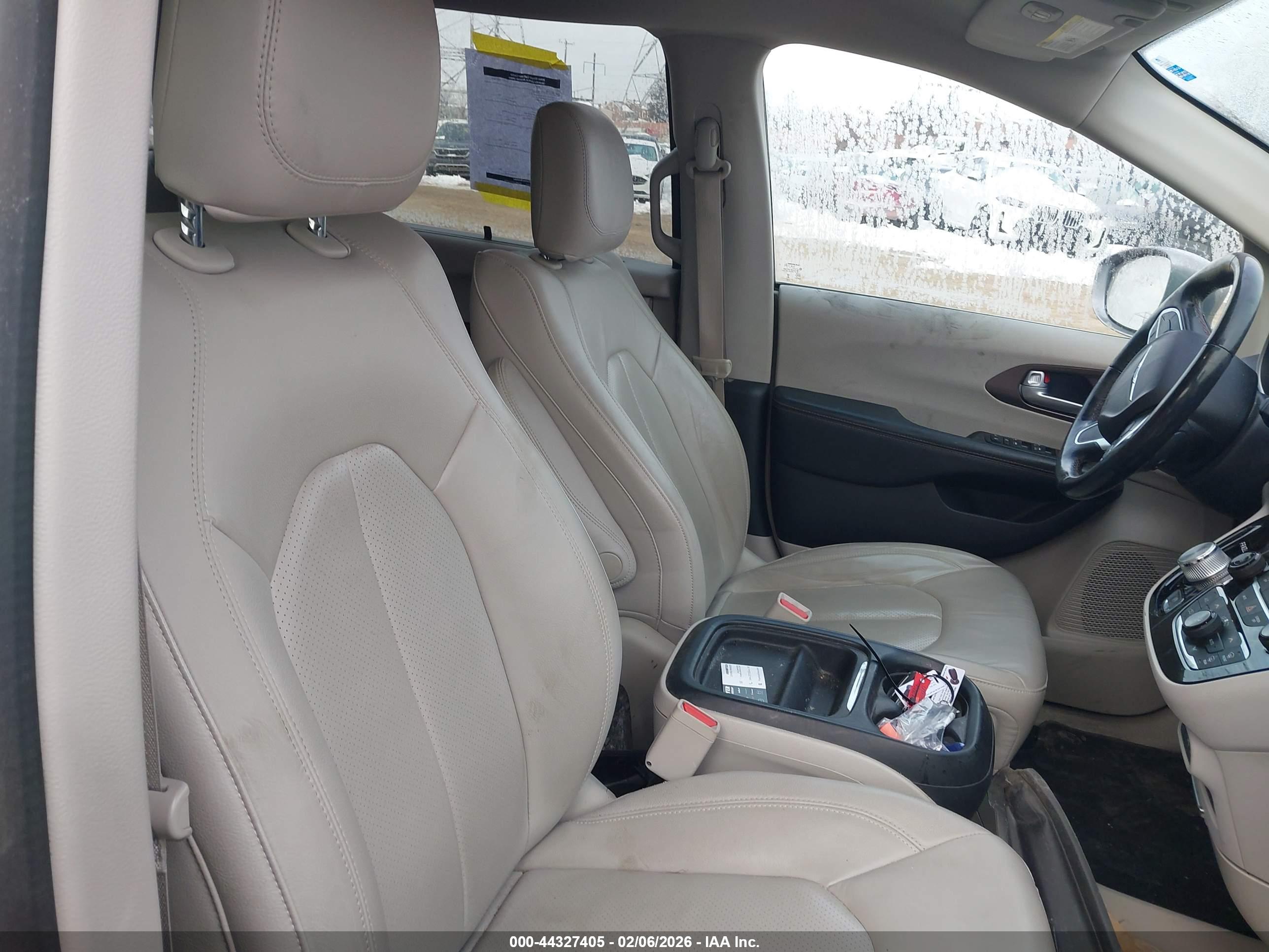 CHRYSLER PACIFICA image 5