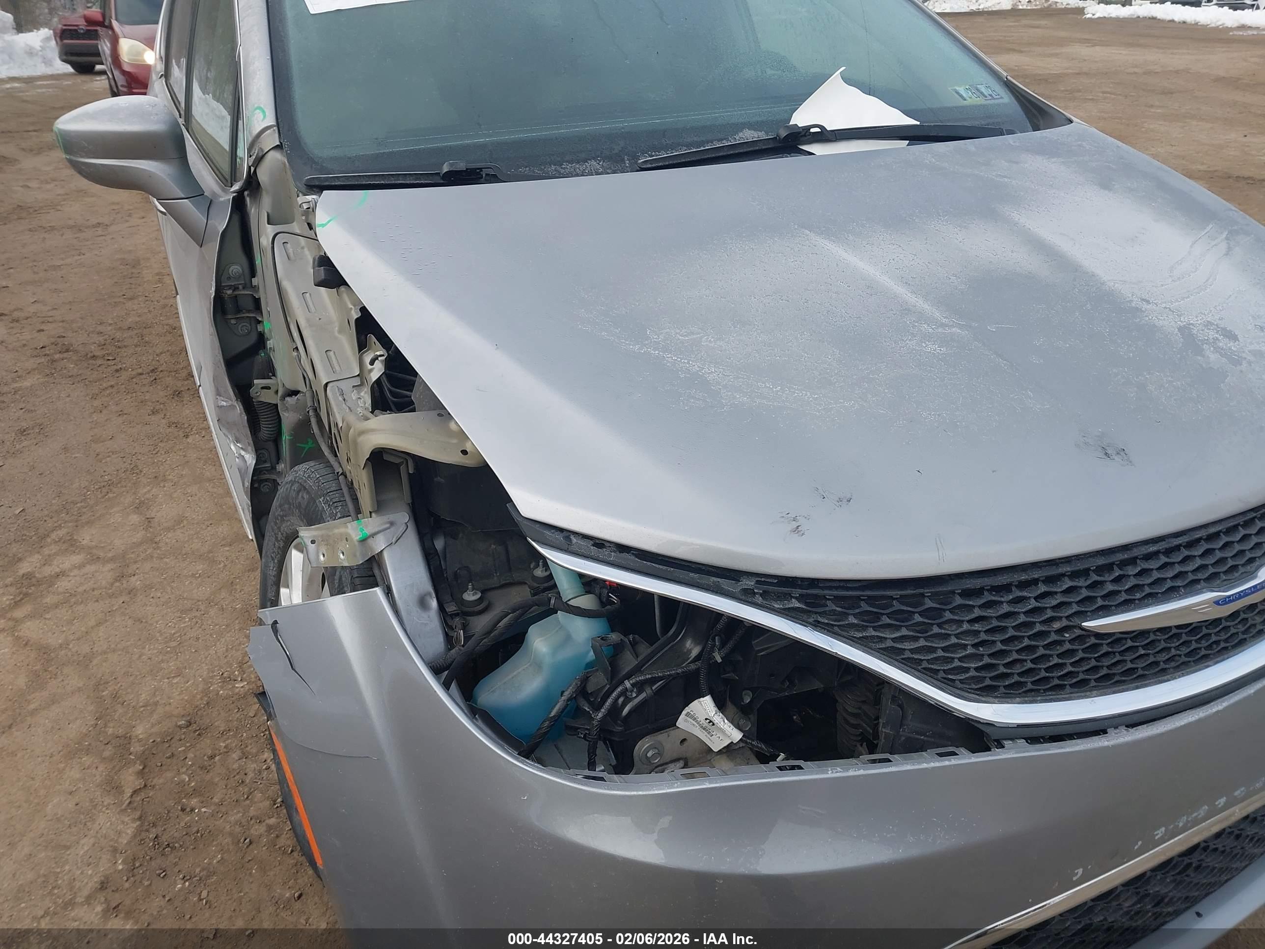 CHRYSLER PACIFICA image 6