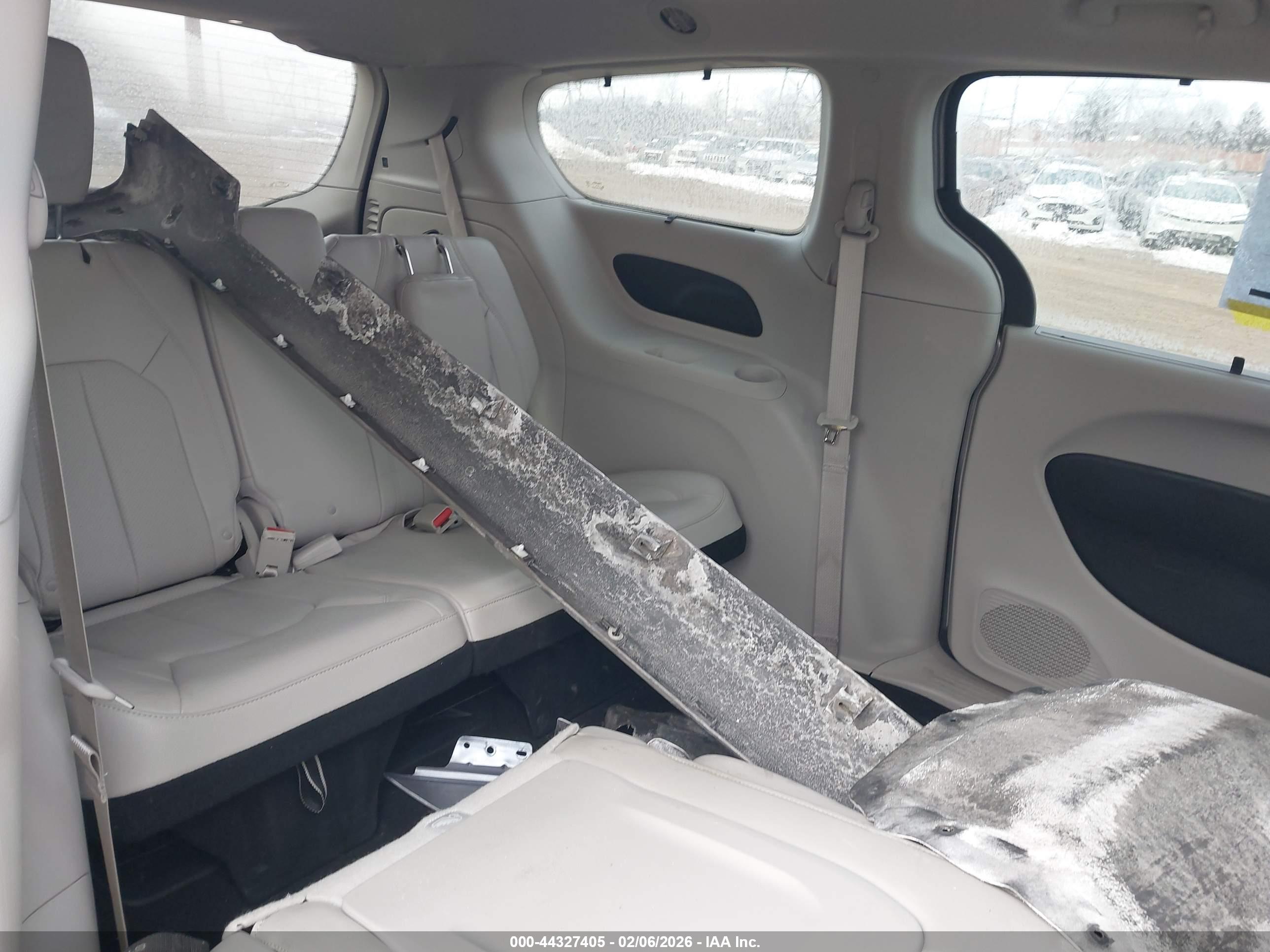 CHRYSLER PACIFICA image 8