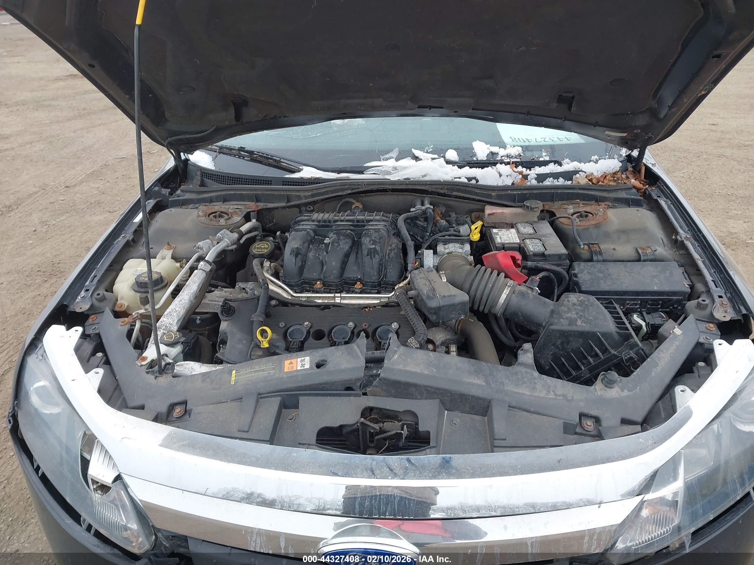 FORD FUSION image 10