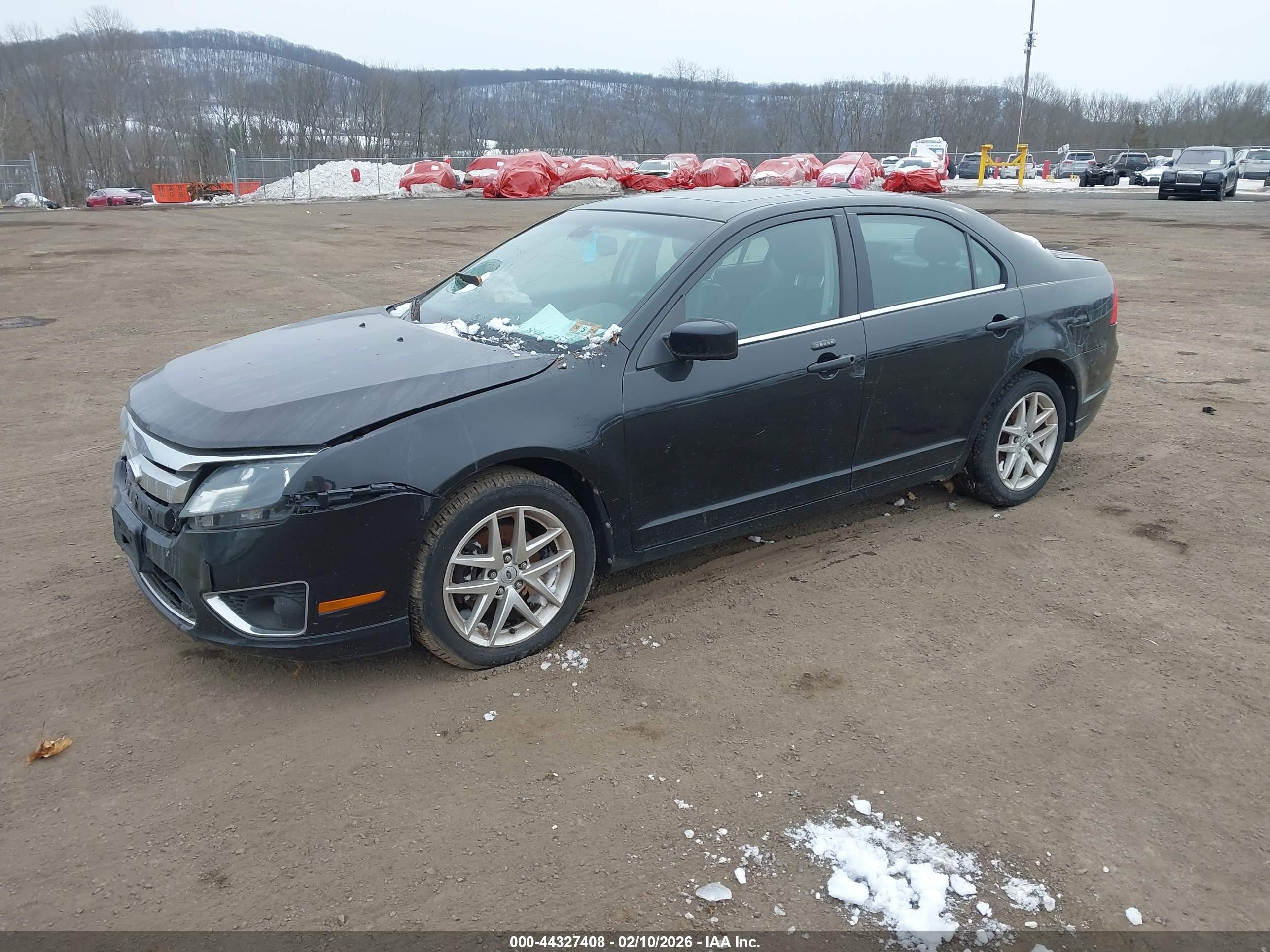 FORD FUSION image 2