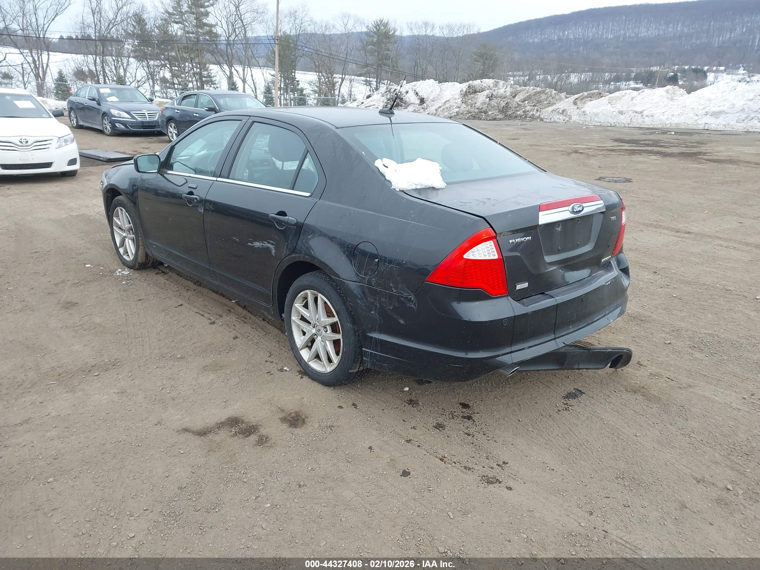 FORD FUSION image 3