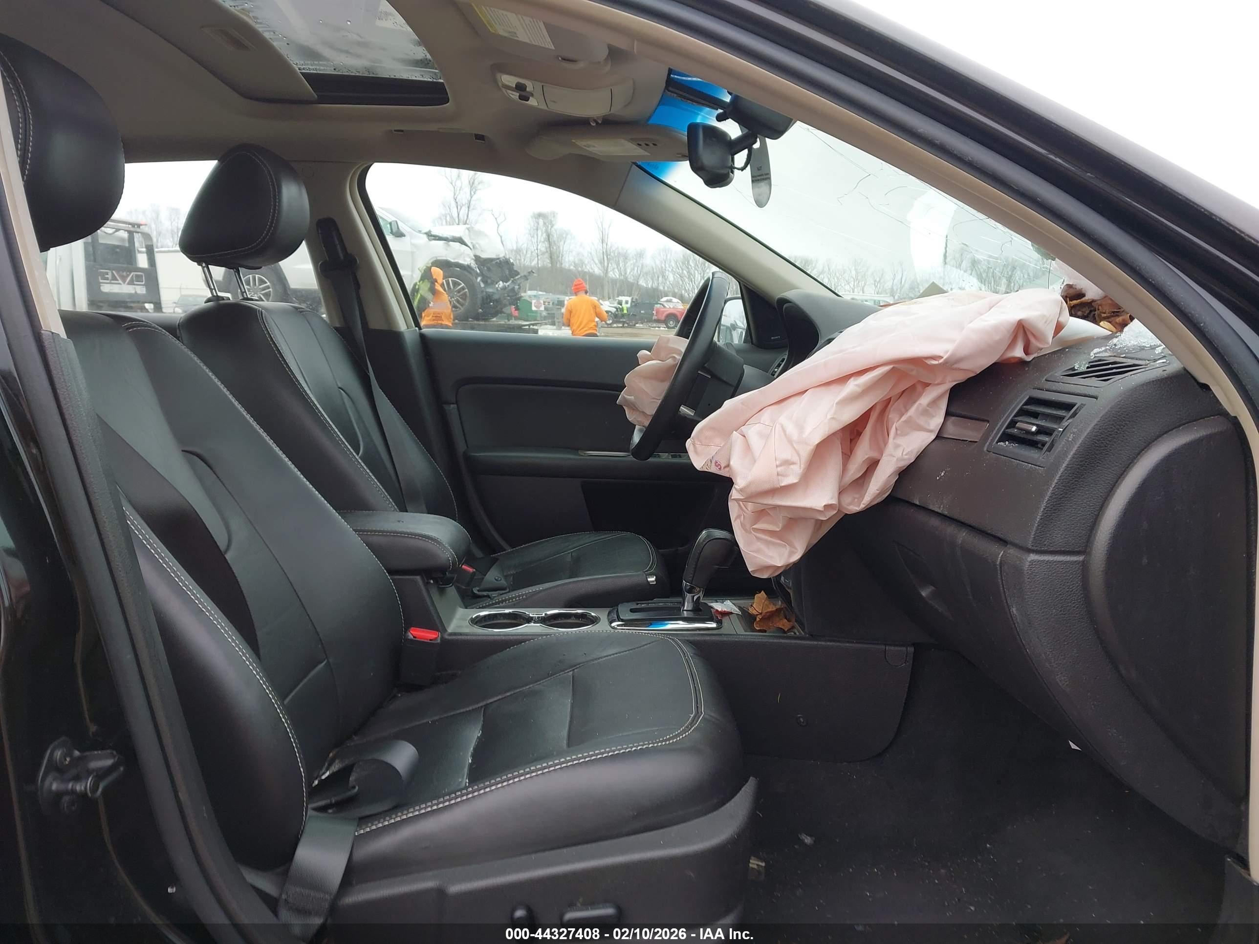 FORD FUSION image 5