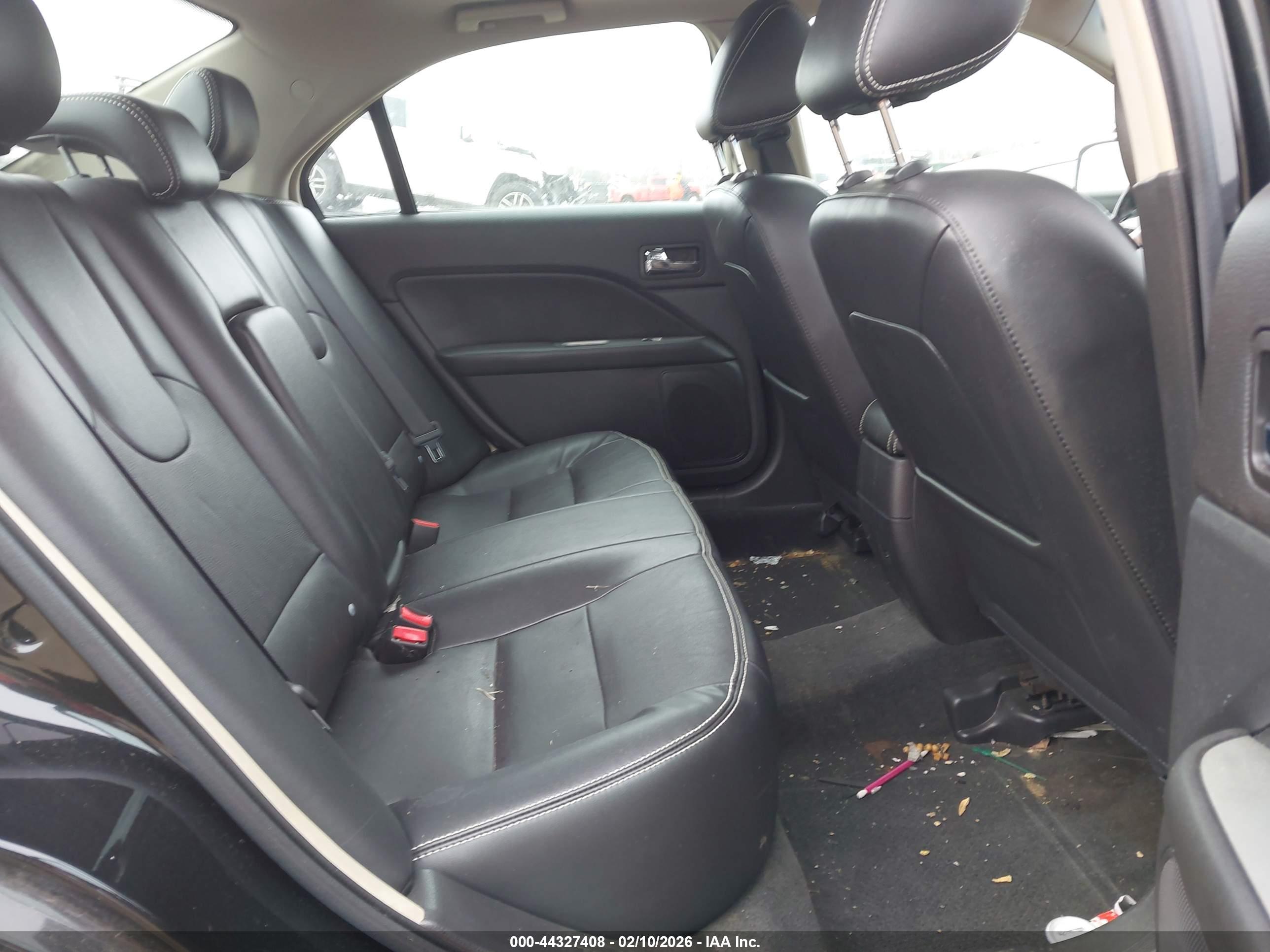FORD FUSION image 8