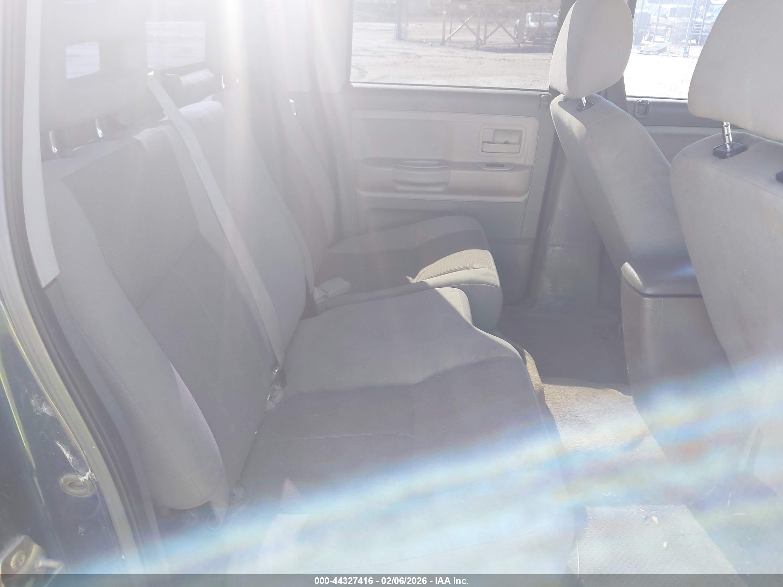 DODGE DAKOTA image 8