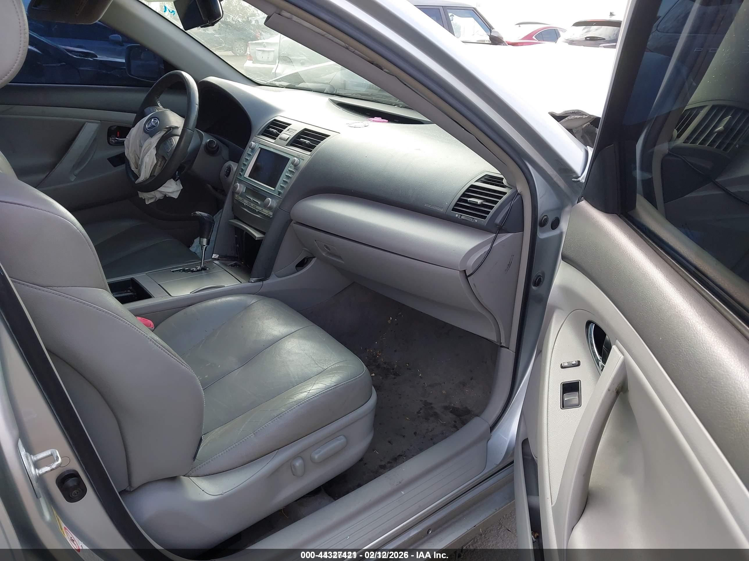 TOYOTA CAMRY image 5