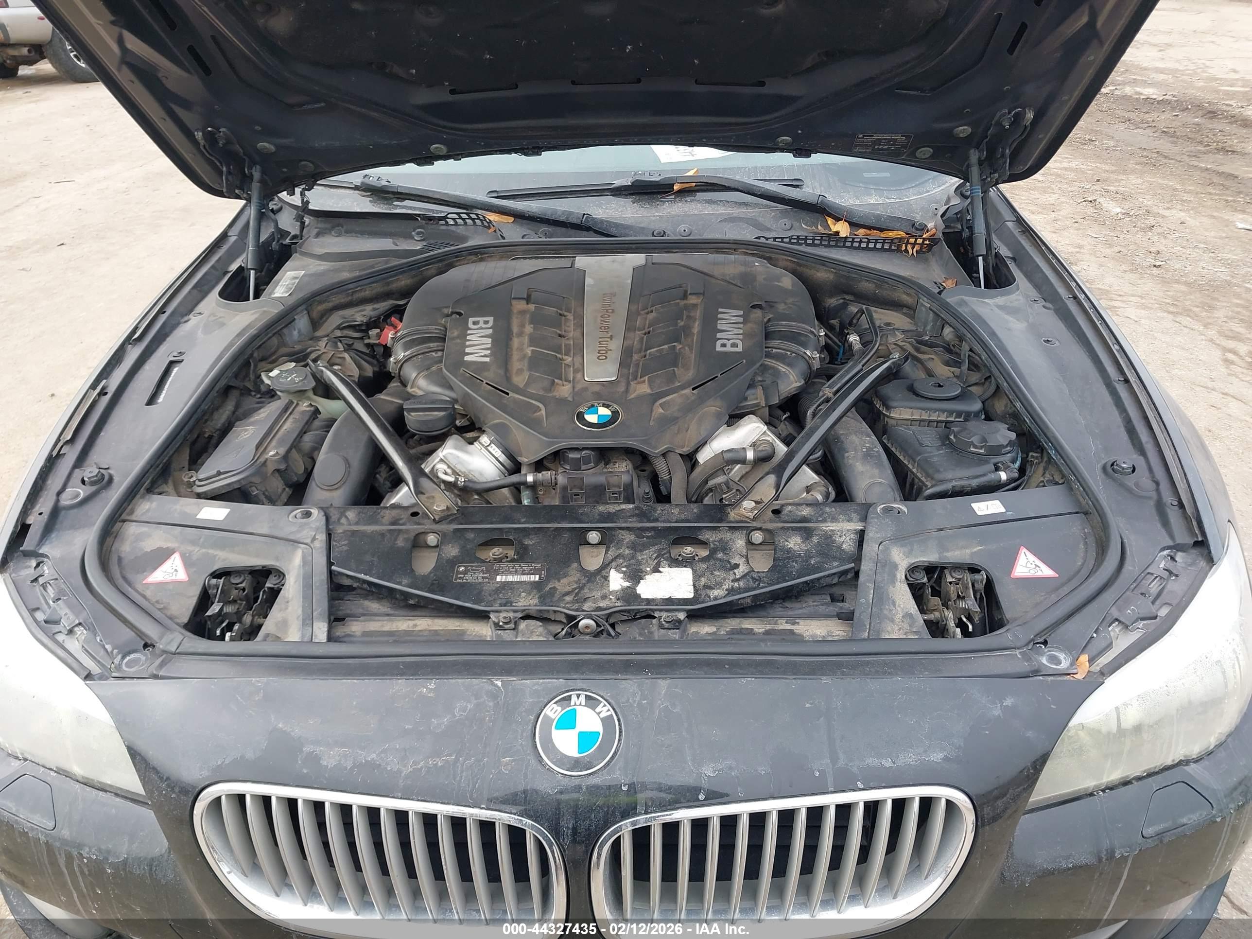 BMW 550I image 10