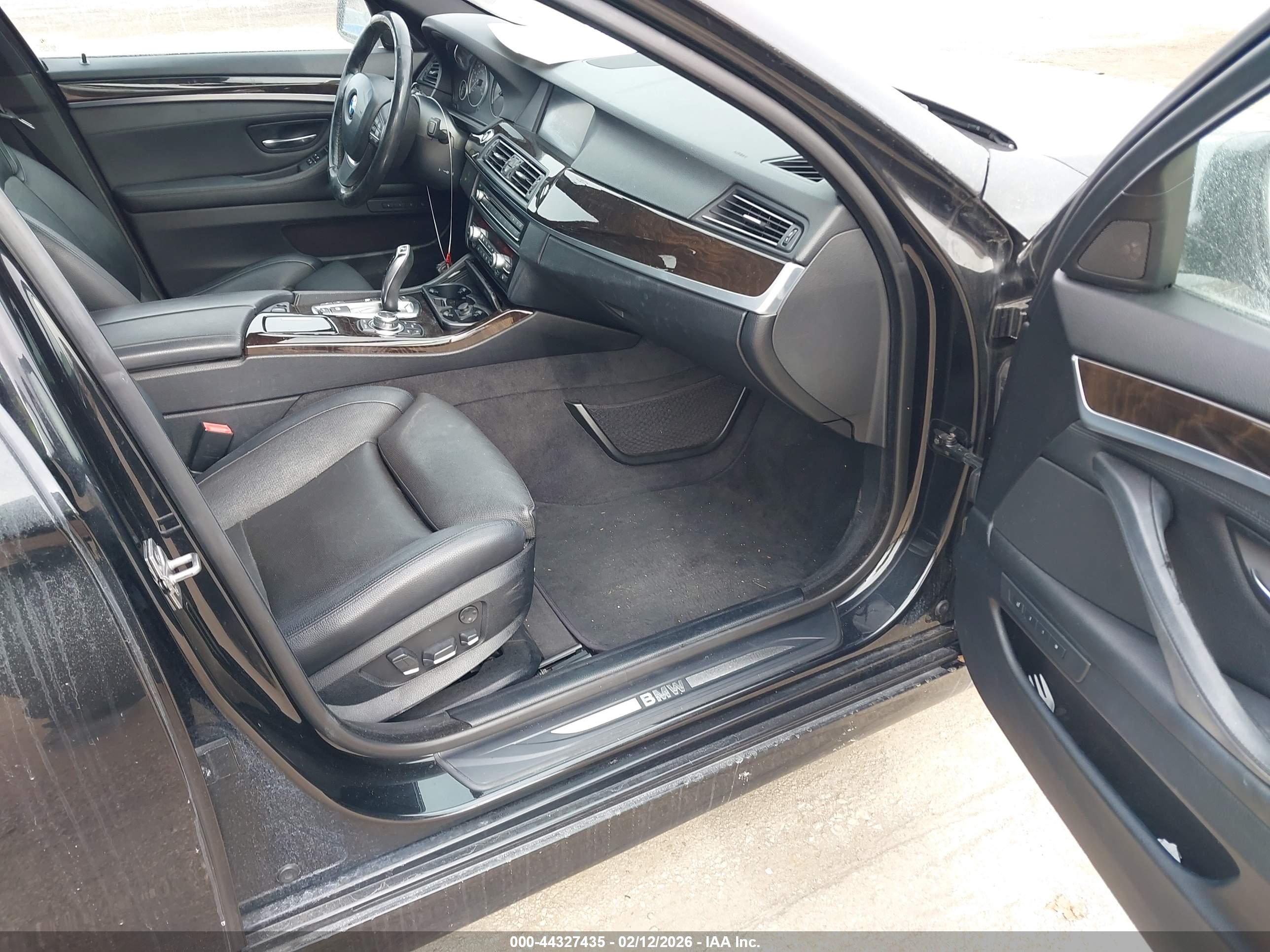 BMW 550I image 5