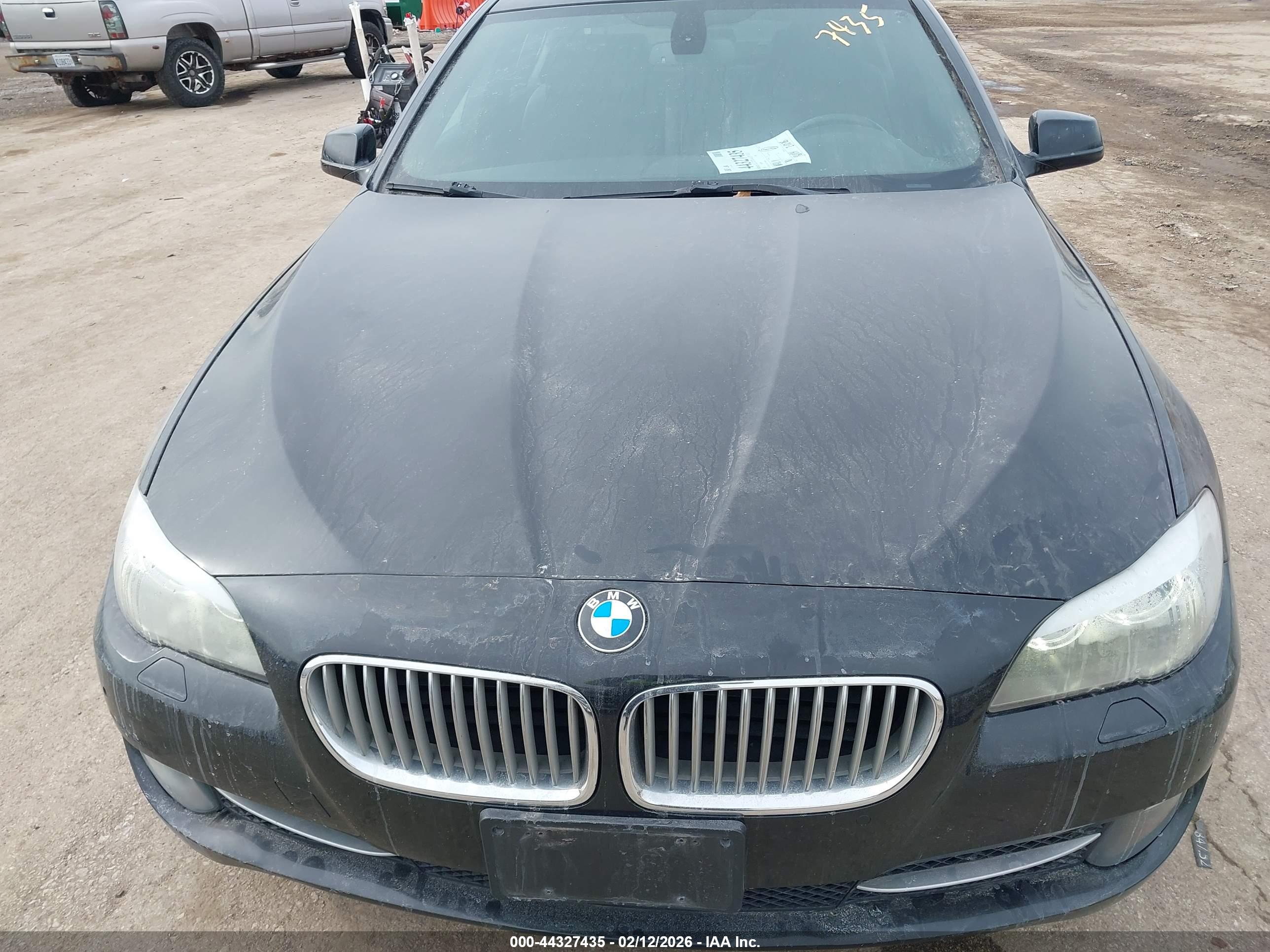 BMW 550I image 6