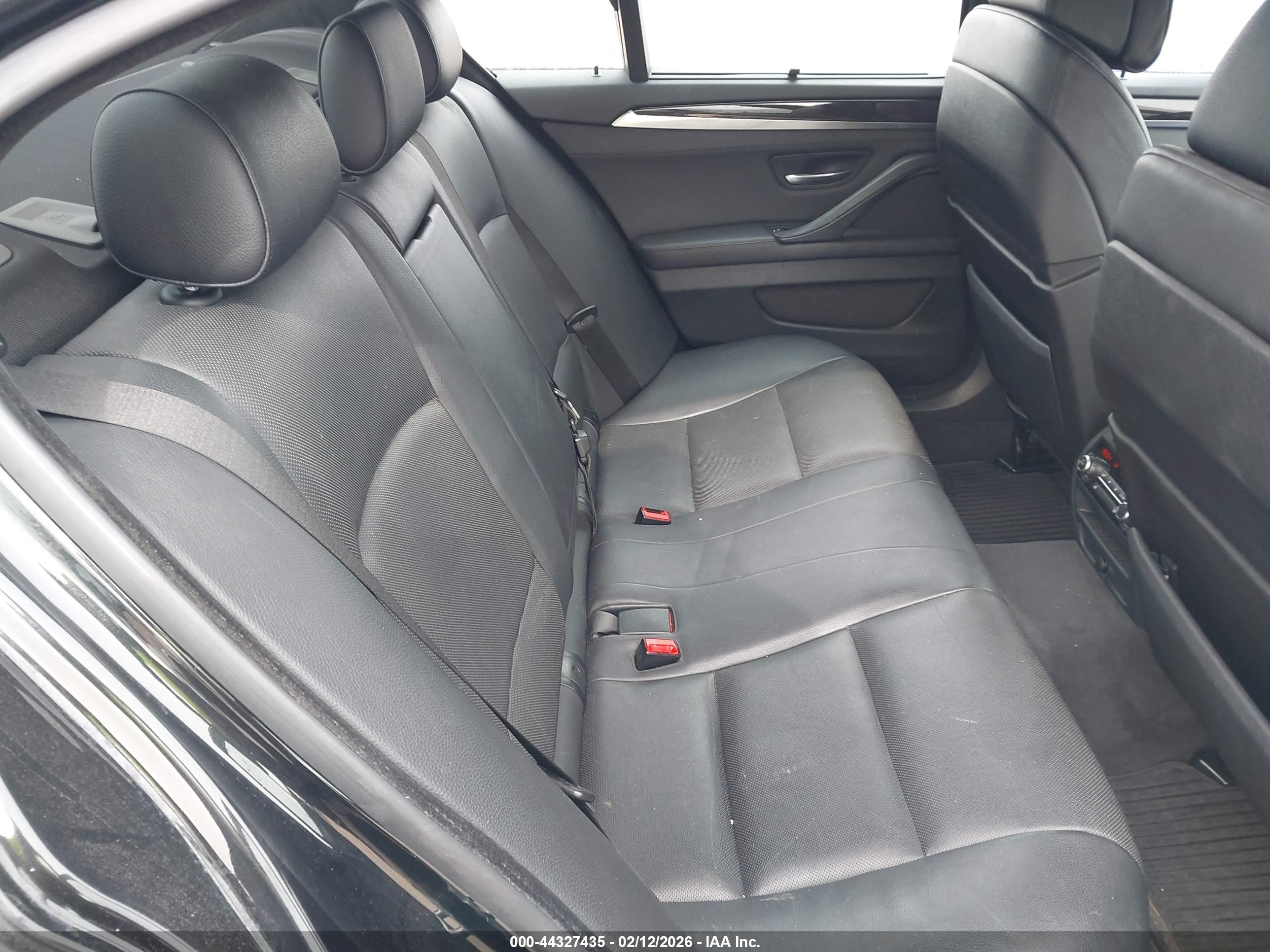 BMW 550I image 8