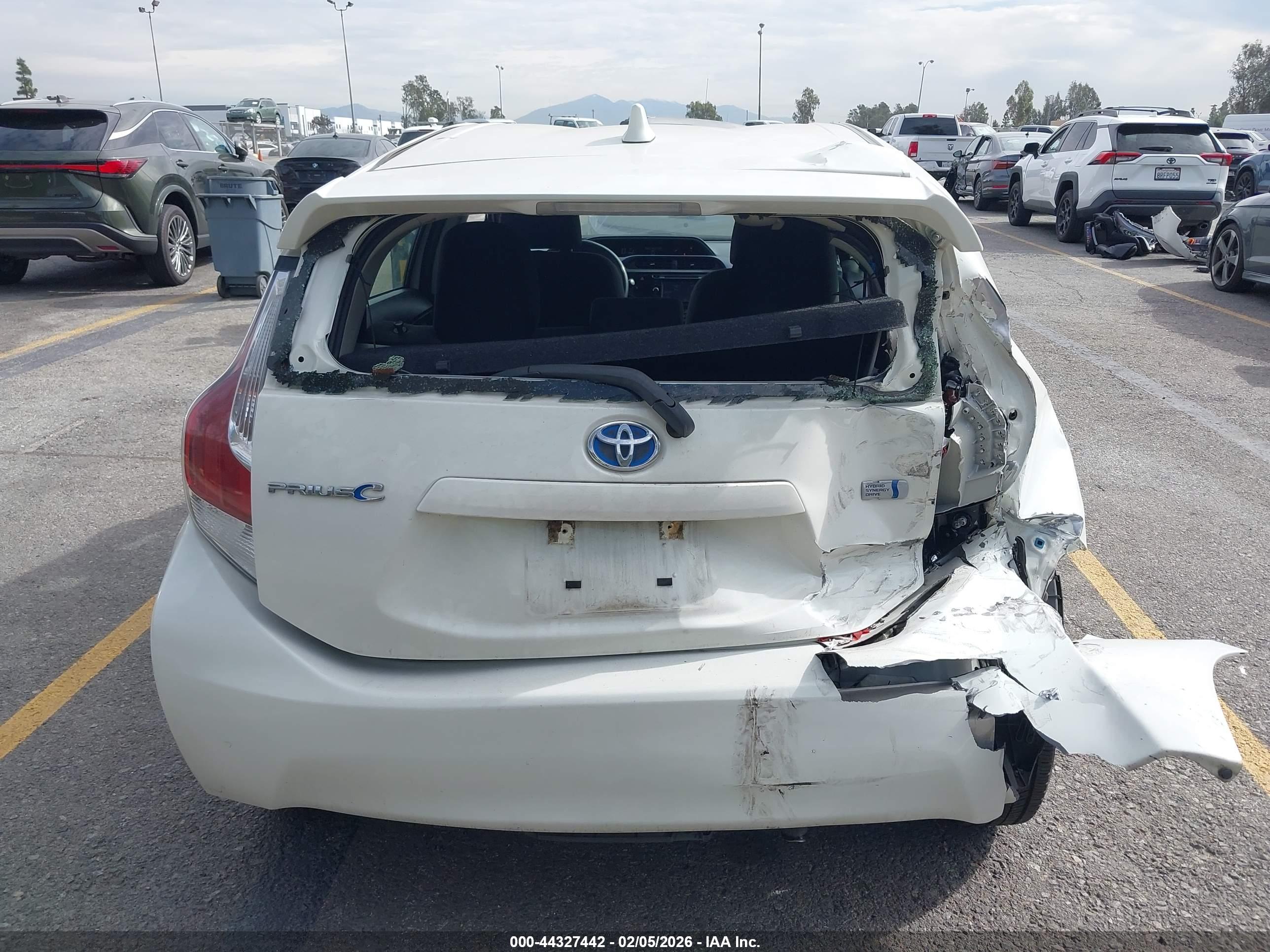 TOYOTA PRIUS image 6