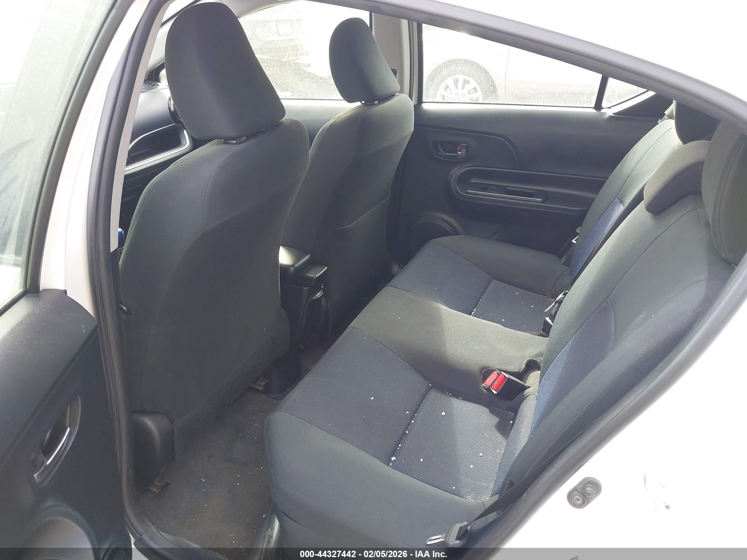 TOYOTA PRIUS image 8