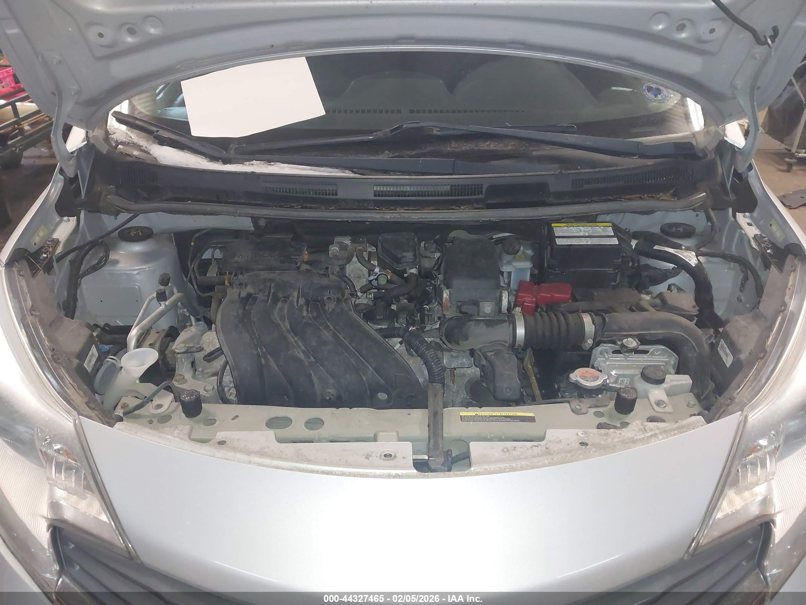 NISSAN VERSA image 10