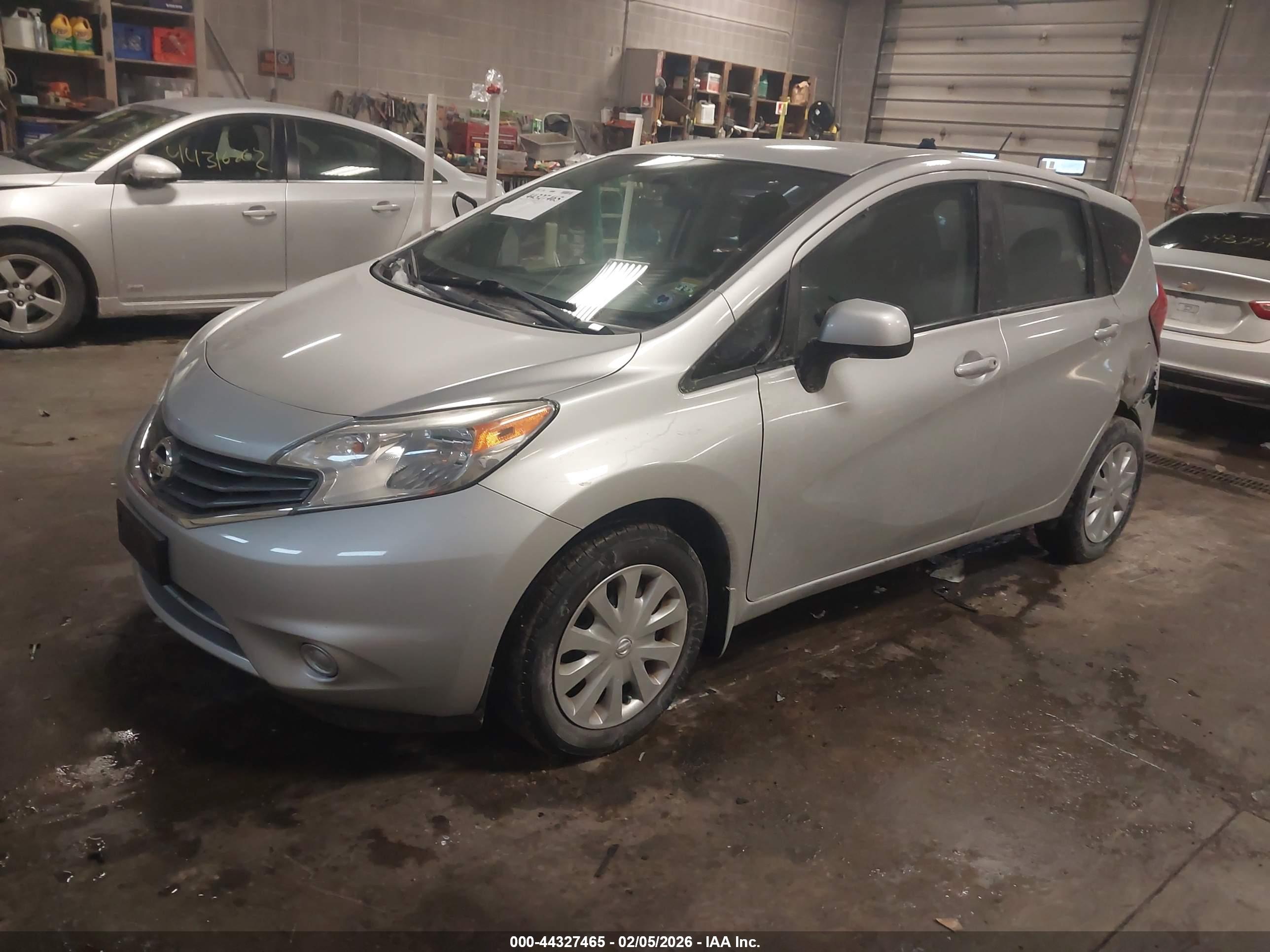NISSAN VERSA image 2