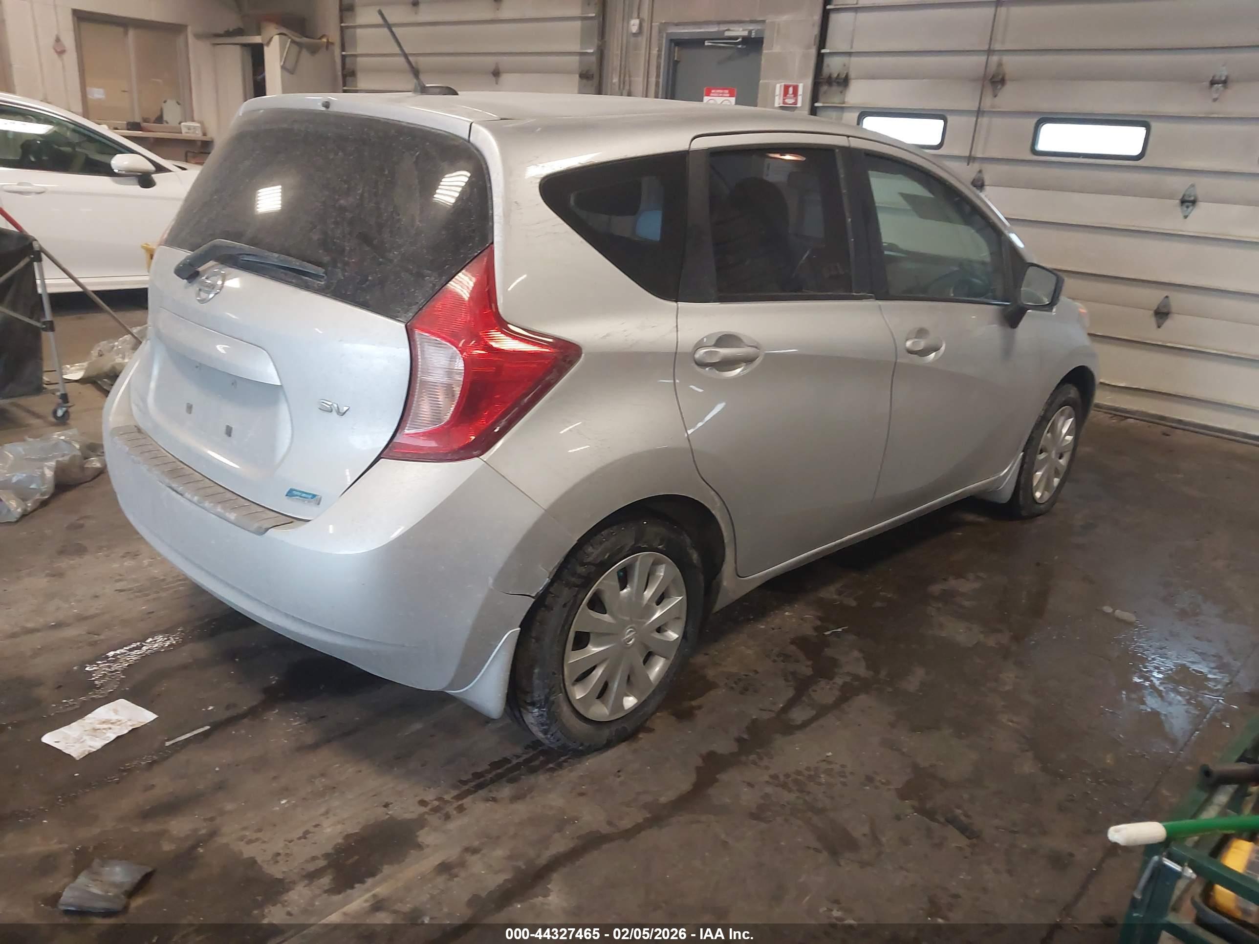NISSAN VERSA image 4