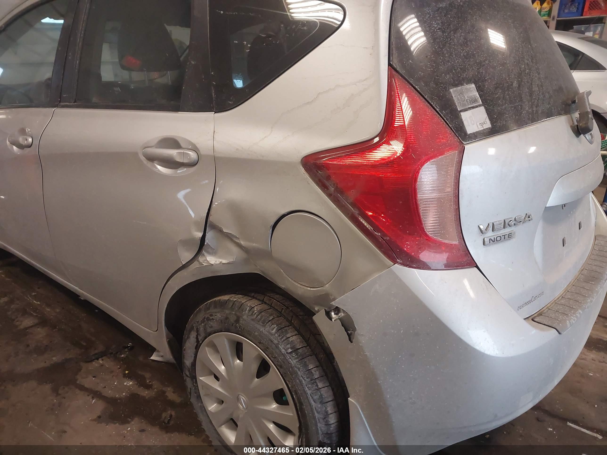 NISSAN VERSA image 6