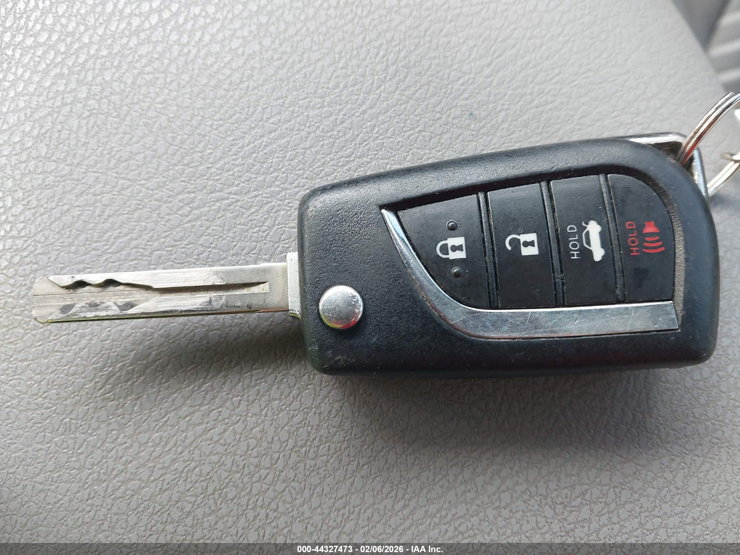 TOYOTA CAMRY image 11