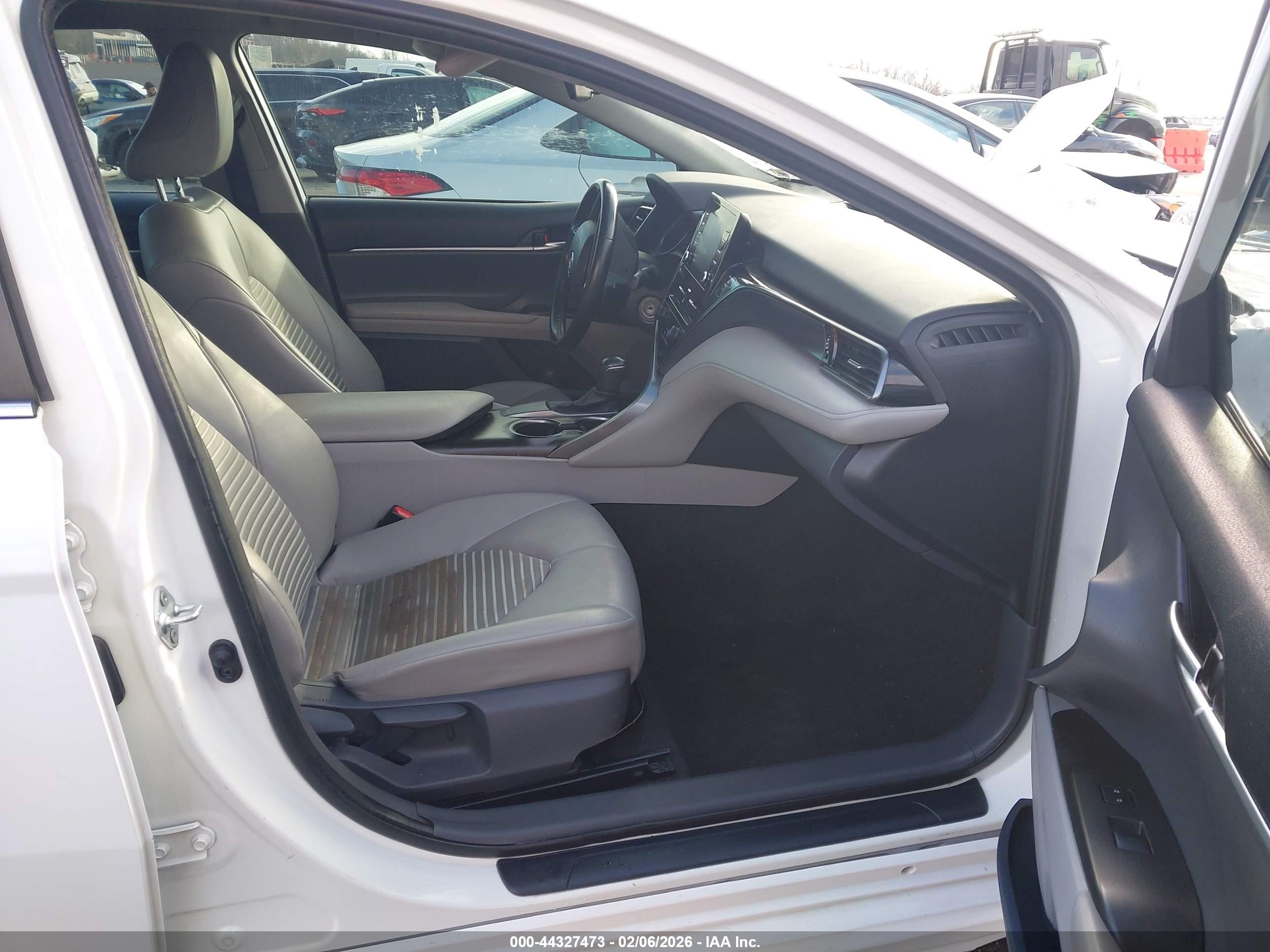 TOYOTA CAMRY image 5