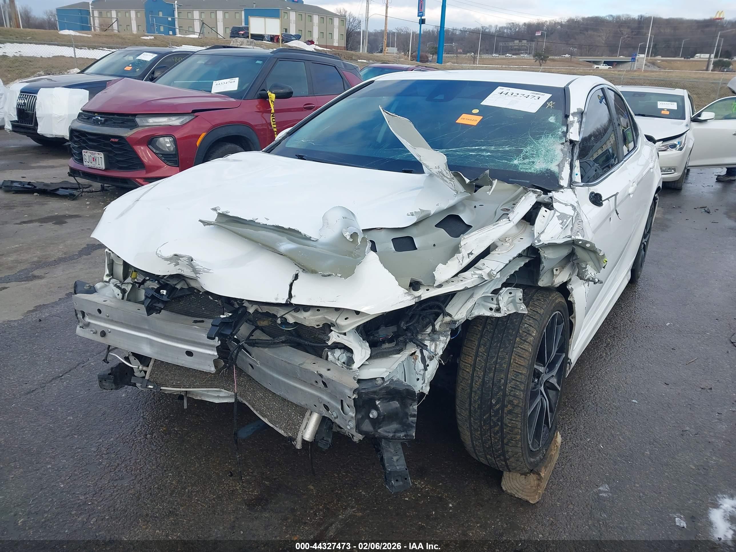 TOYOTA CAMRY image 6