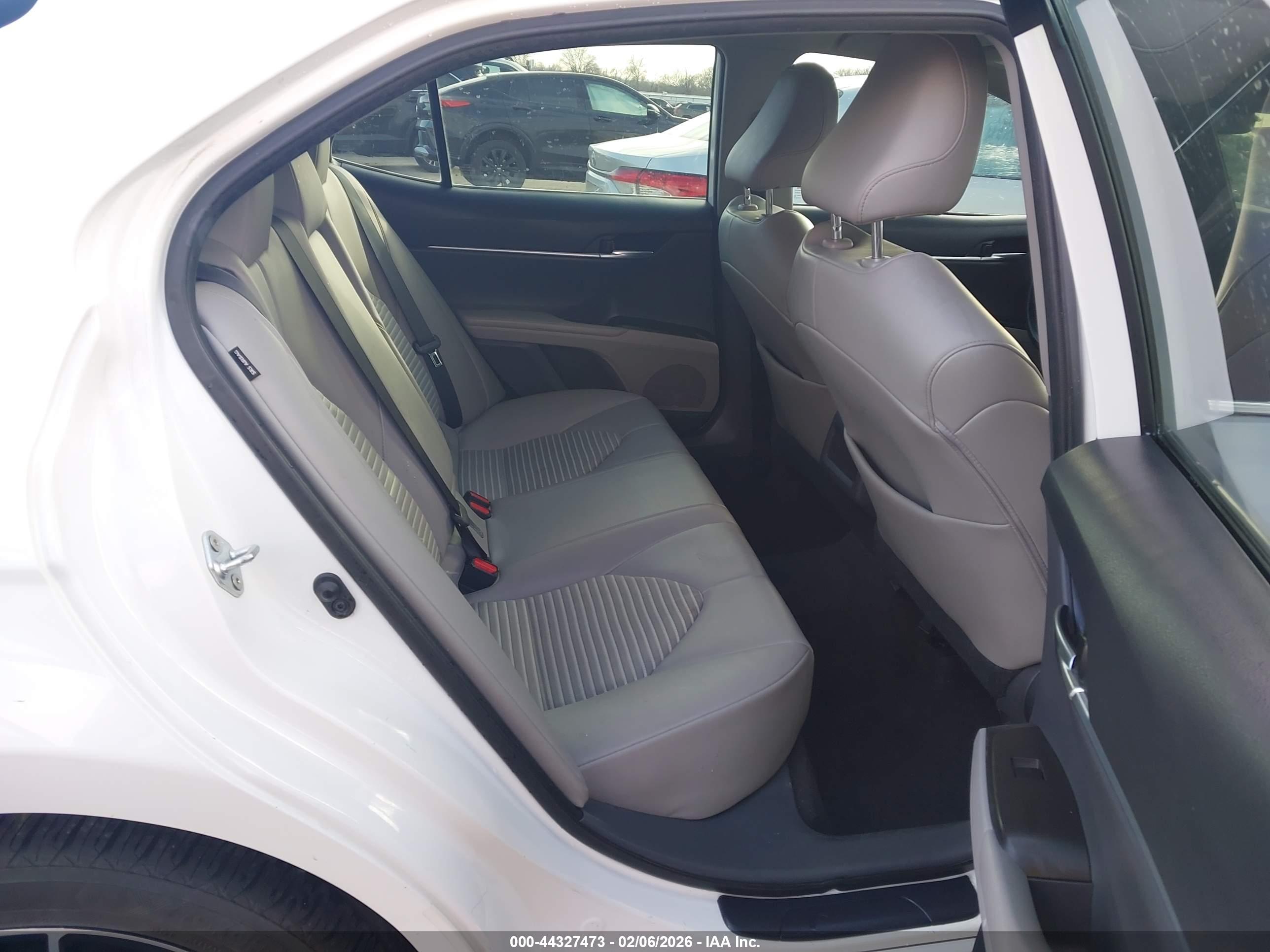 TOYOTA CAMRY image 8