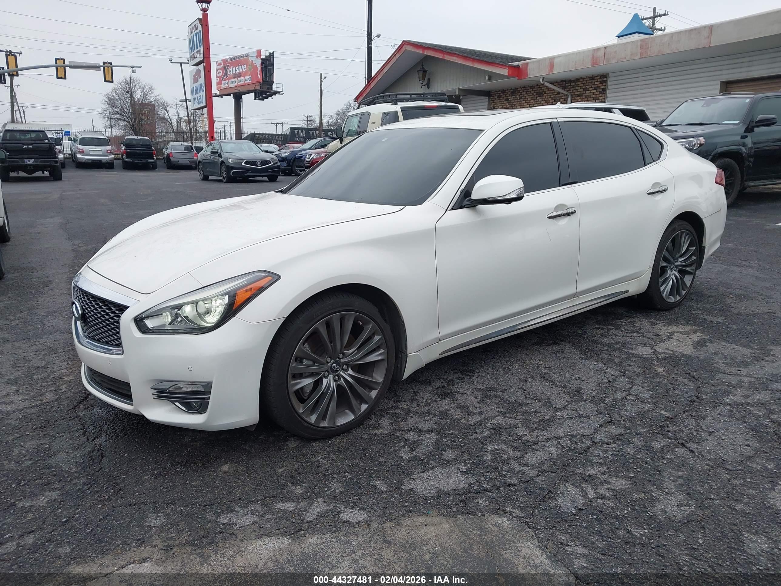 INFINITI Q70L image 2