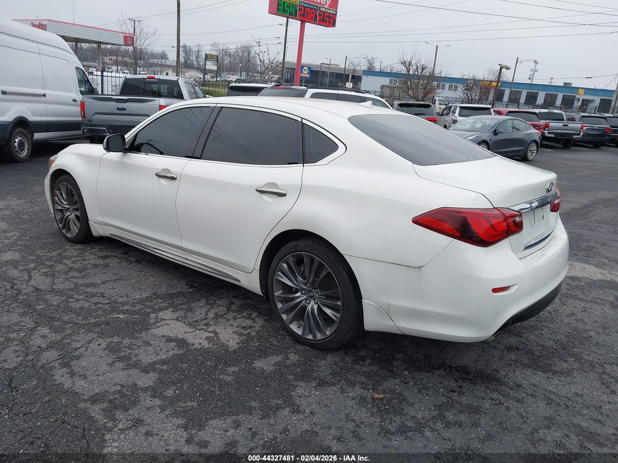 INFINITI Q70L image 3