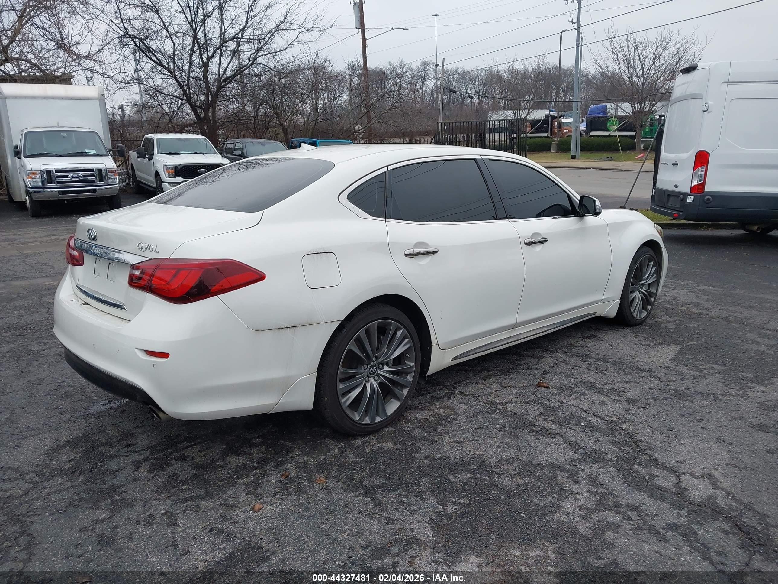 INFINITI Q70L image 4