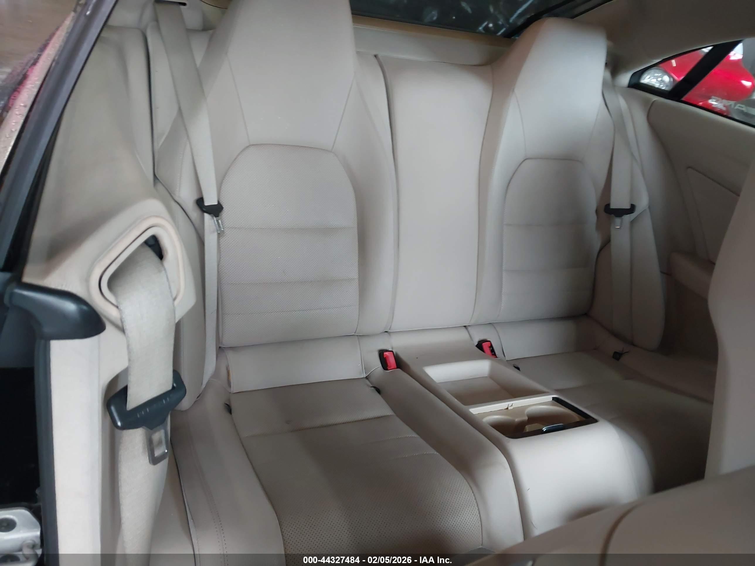 MERCEDES-BENZ E image 8