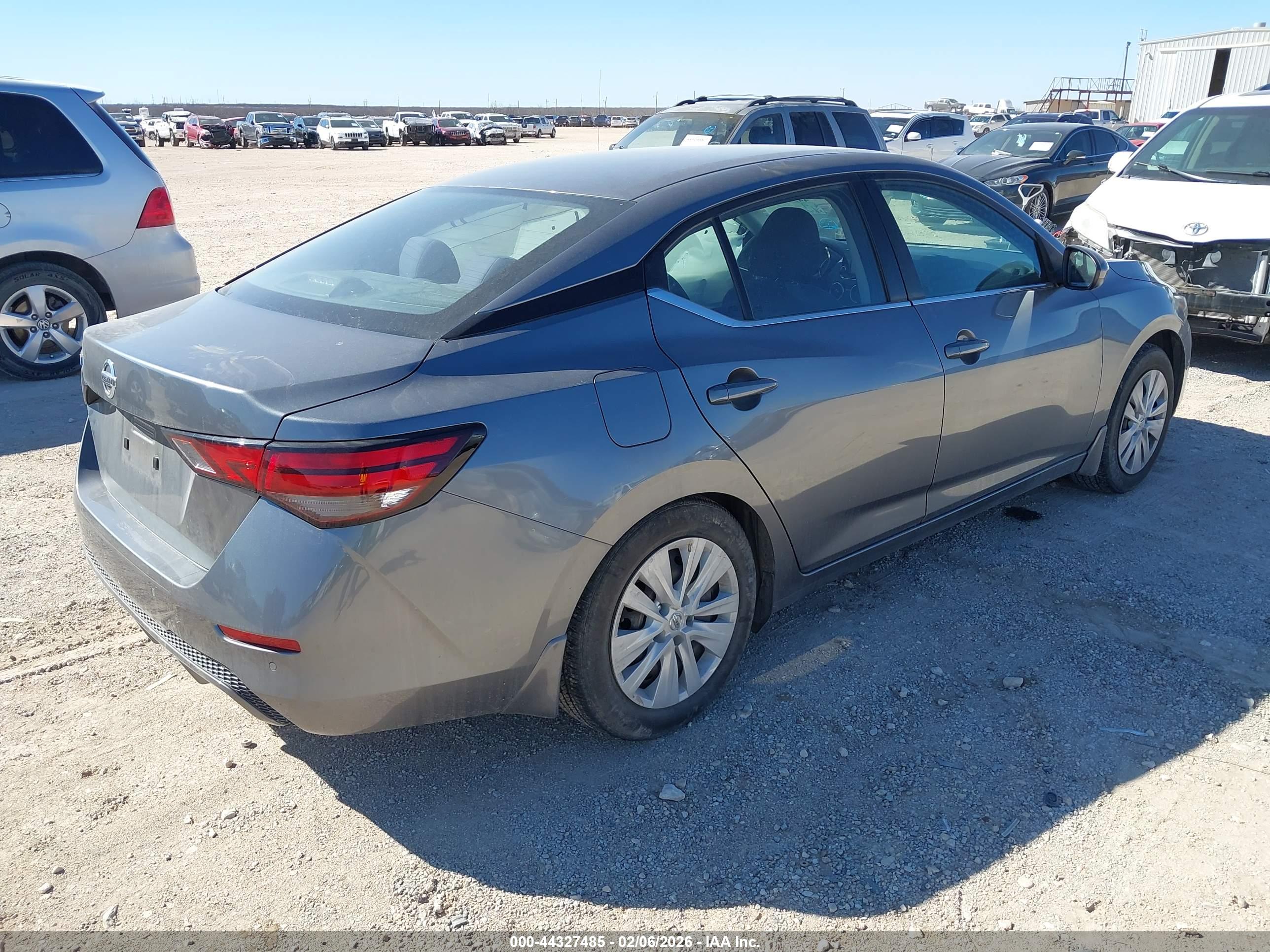 NISSAN SENTRA image 4