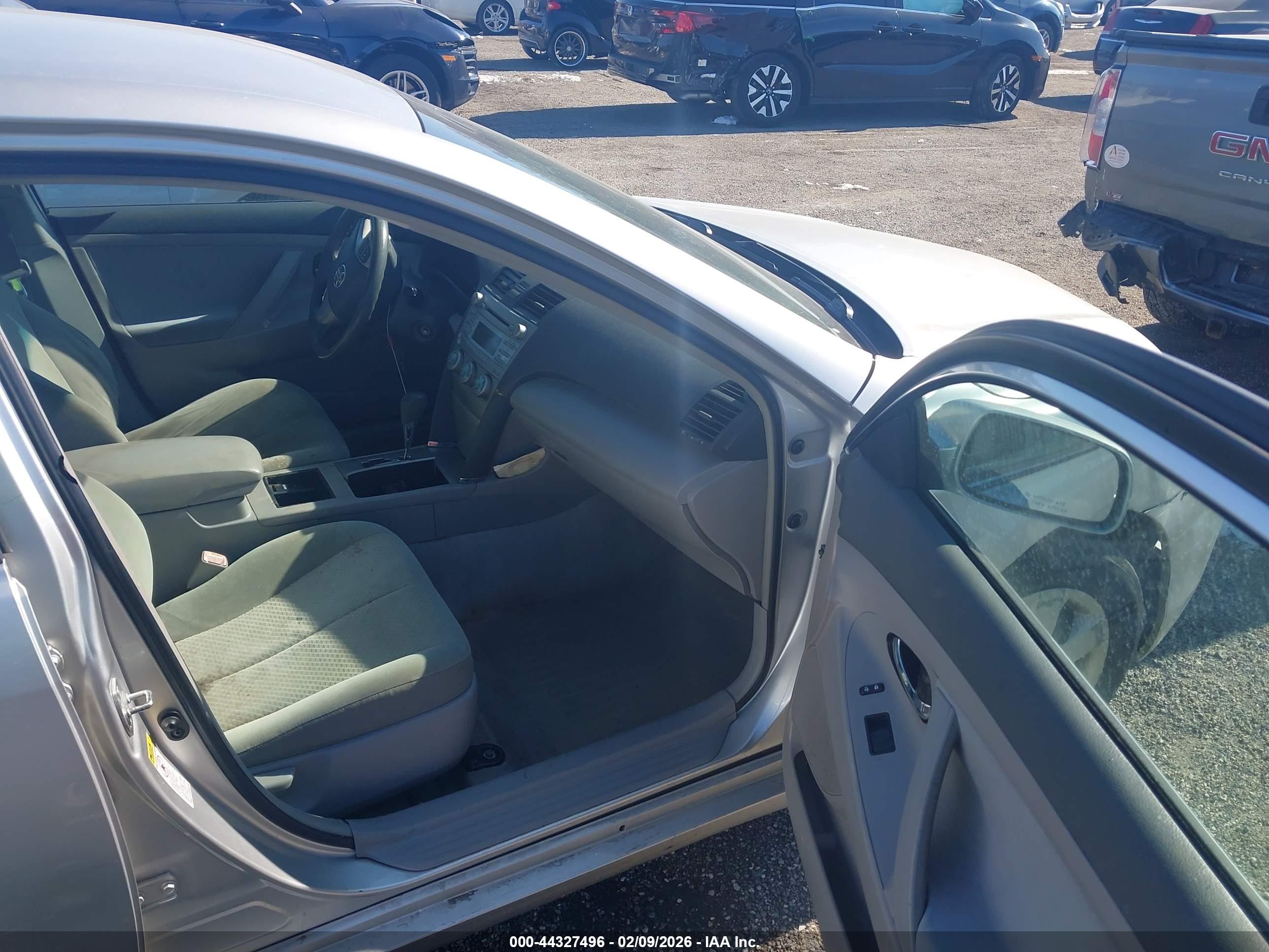 TOYOTA CAMRY image 5
