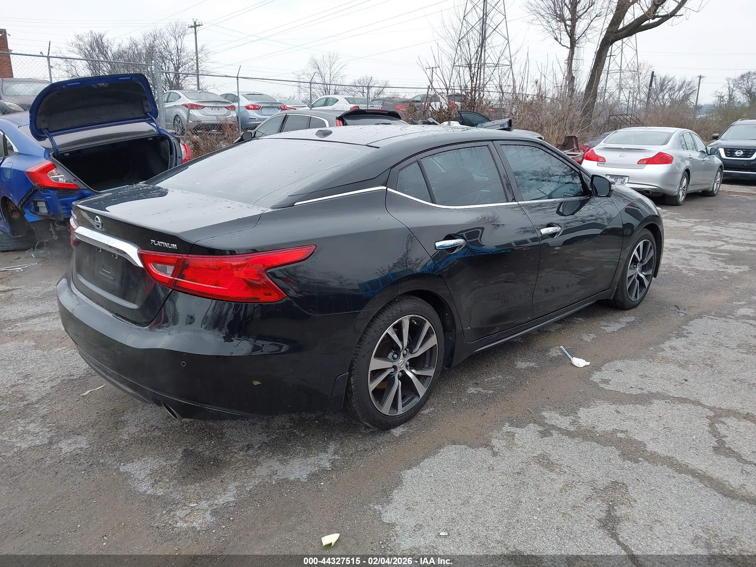 NISSAN MAXIMA image 4