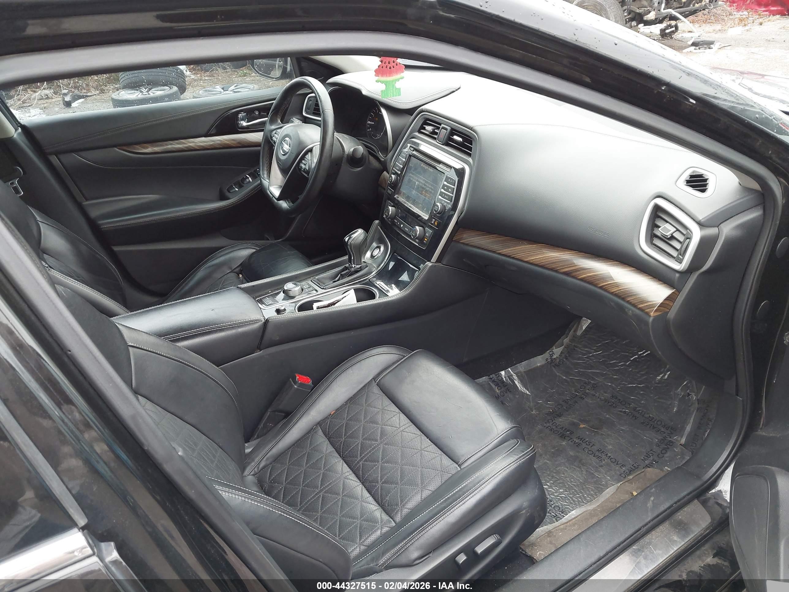 NISSAN MAXIMA image 5