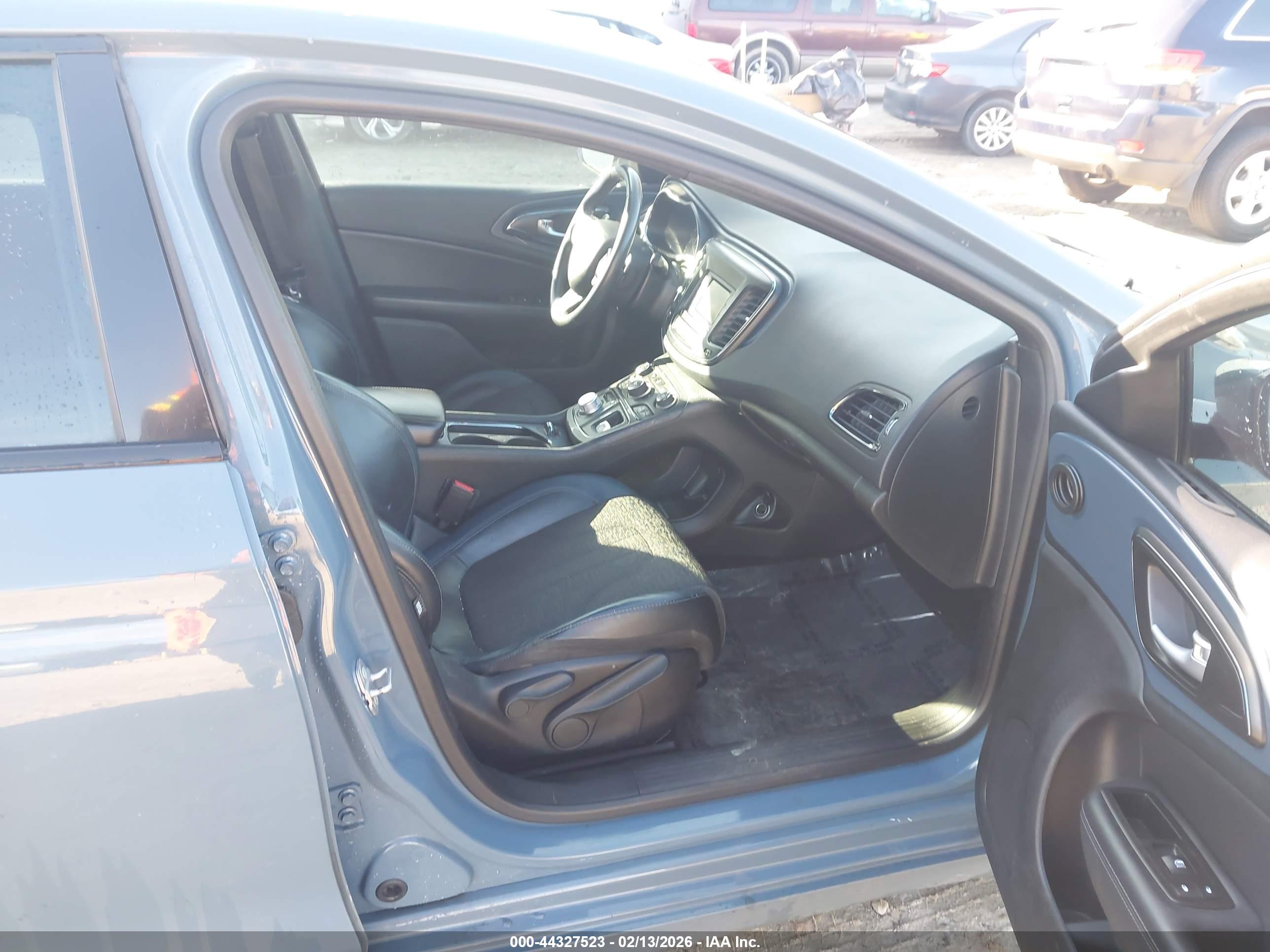 CHRYSLER 200 image 5