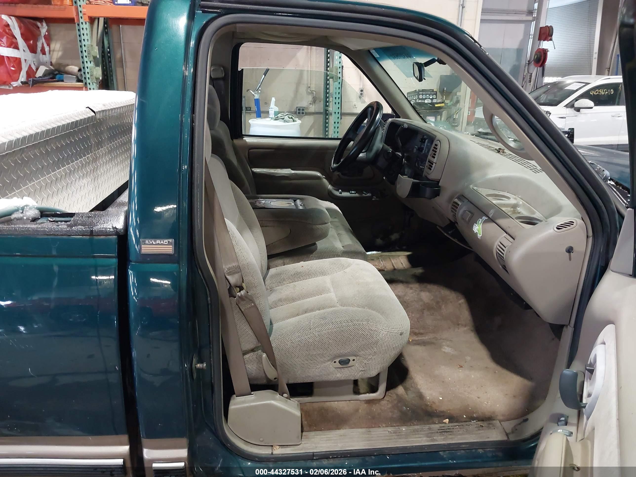 CHEVROLET GMT-400 image 8