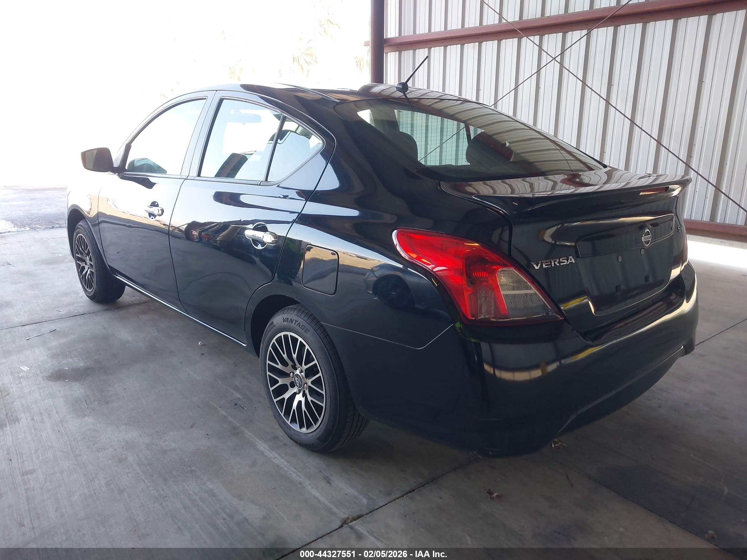 NISSAN VERSA image 3