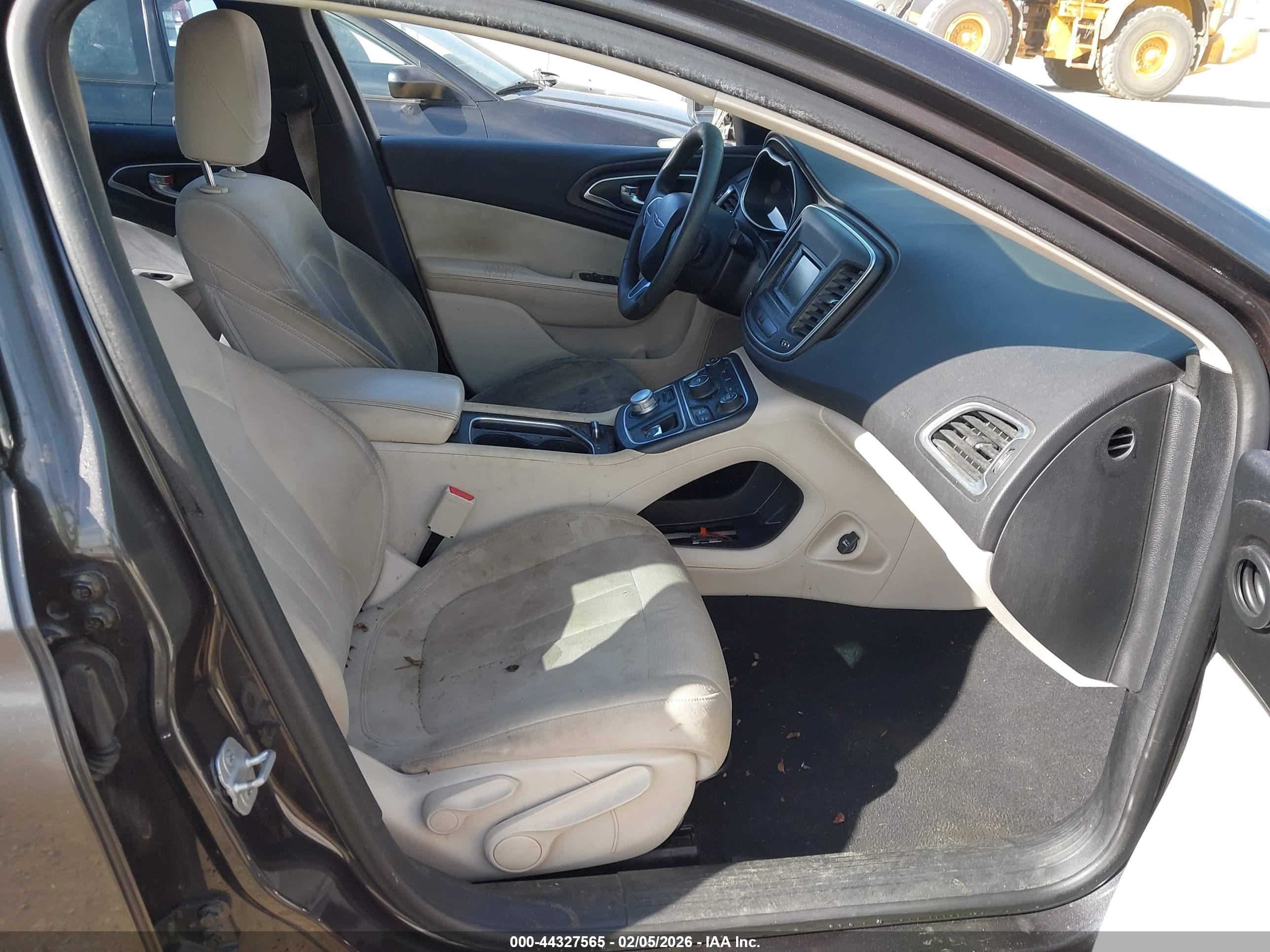 CHRYSLER 200 image 5