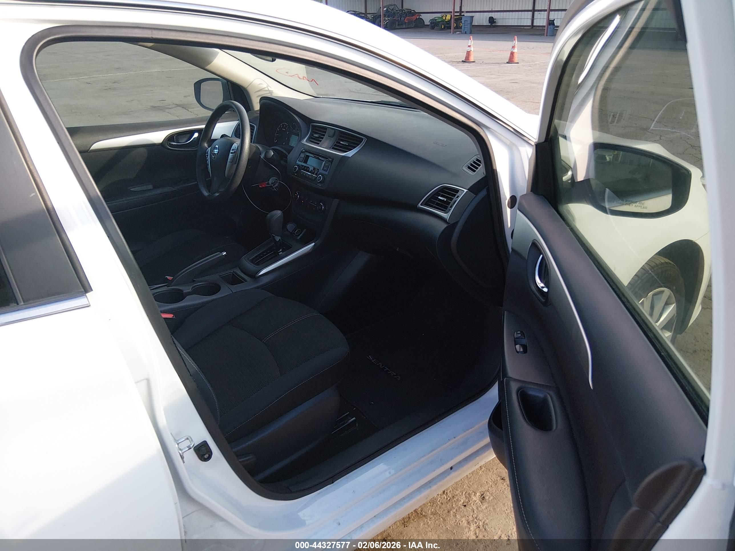 NISSAN SENTRA image 5