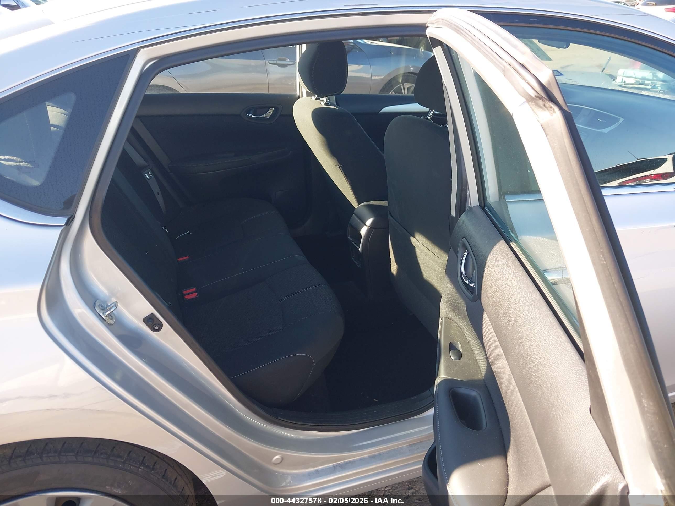 NISSAN SENTRA image 8