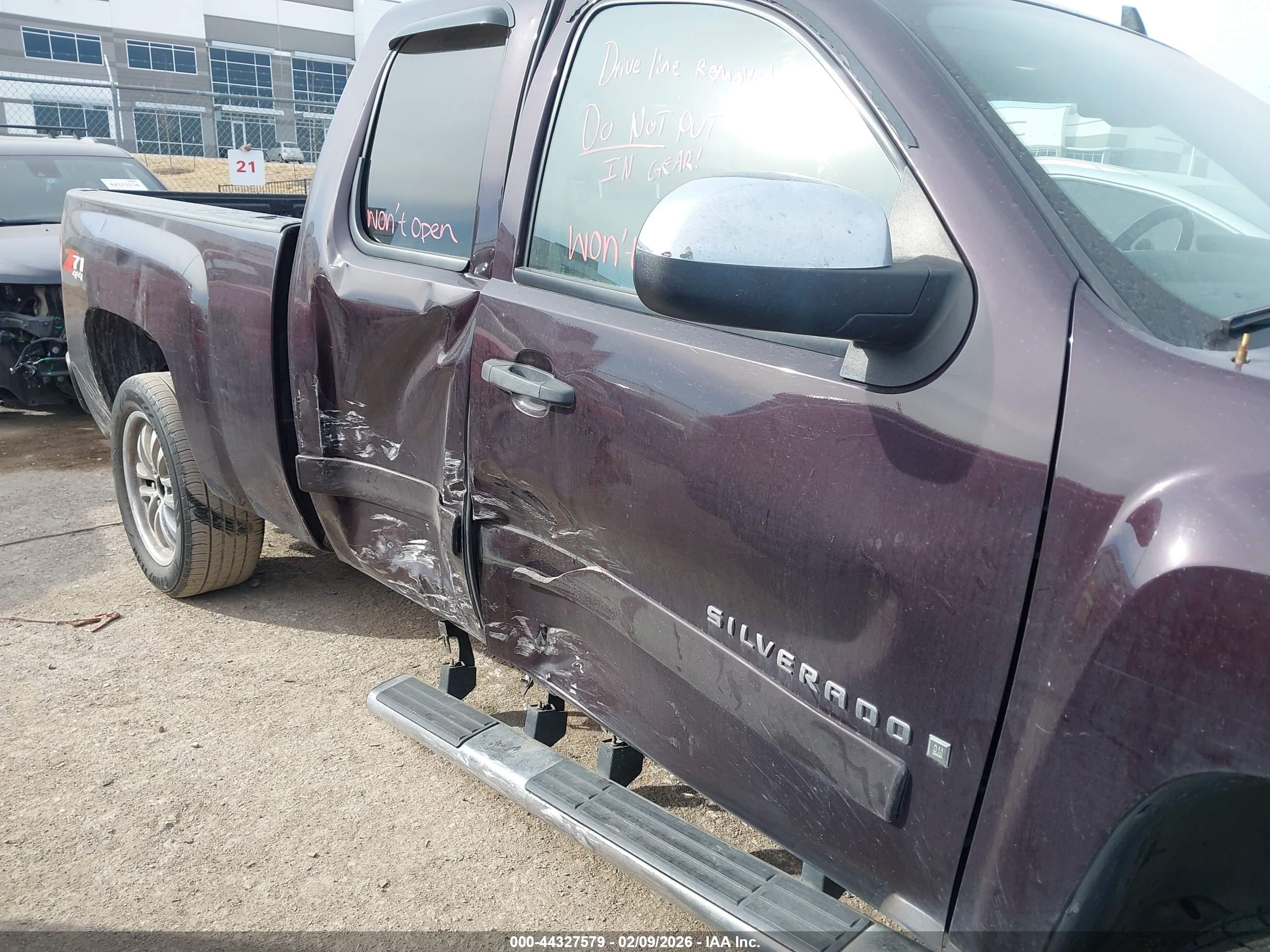 CHEVROLET SILVERADO image 6