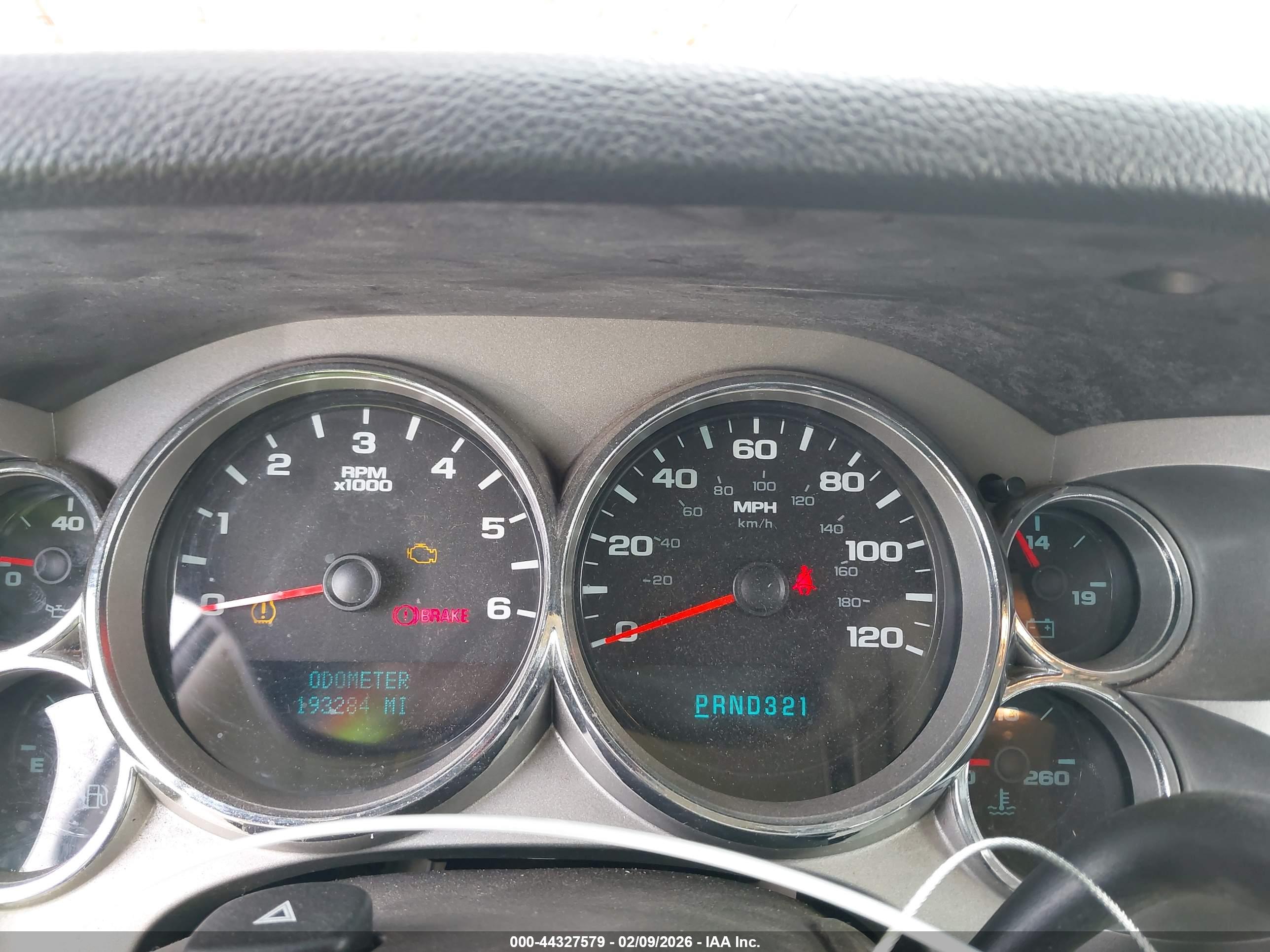 CHEVROLET SILVERADO image 7