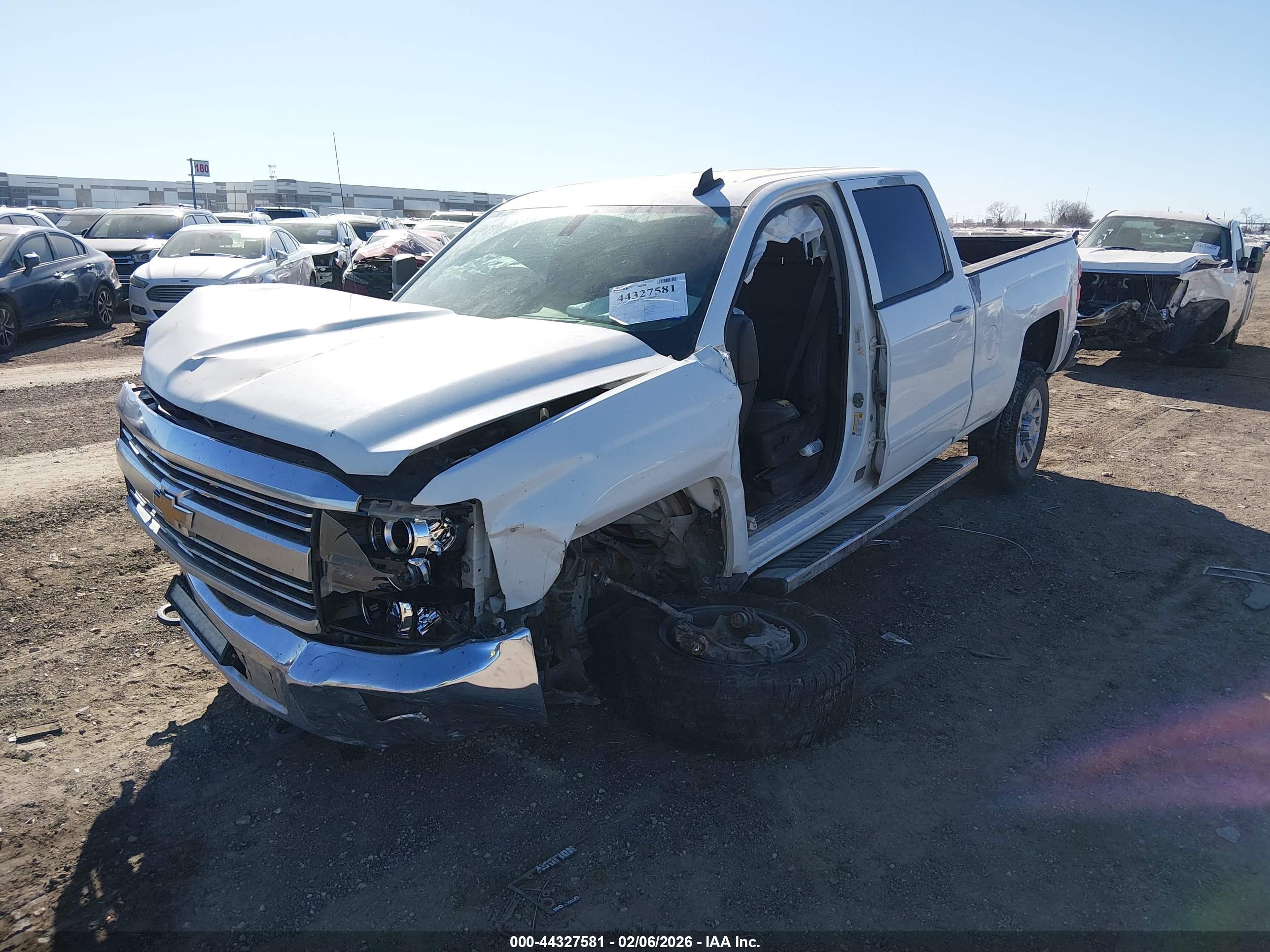 CHEVROLET SILVERADO image 2
