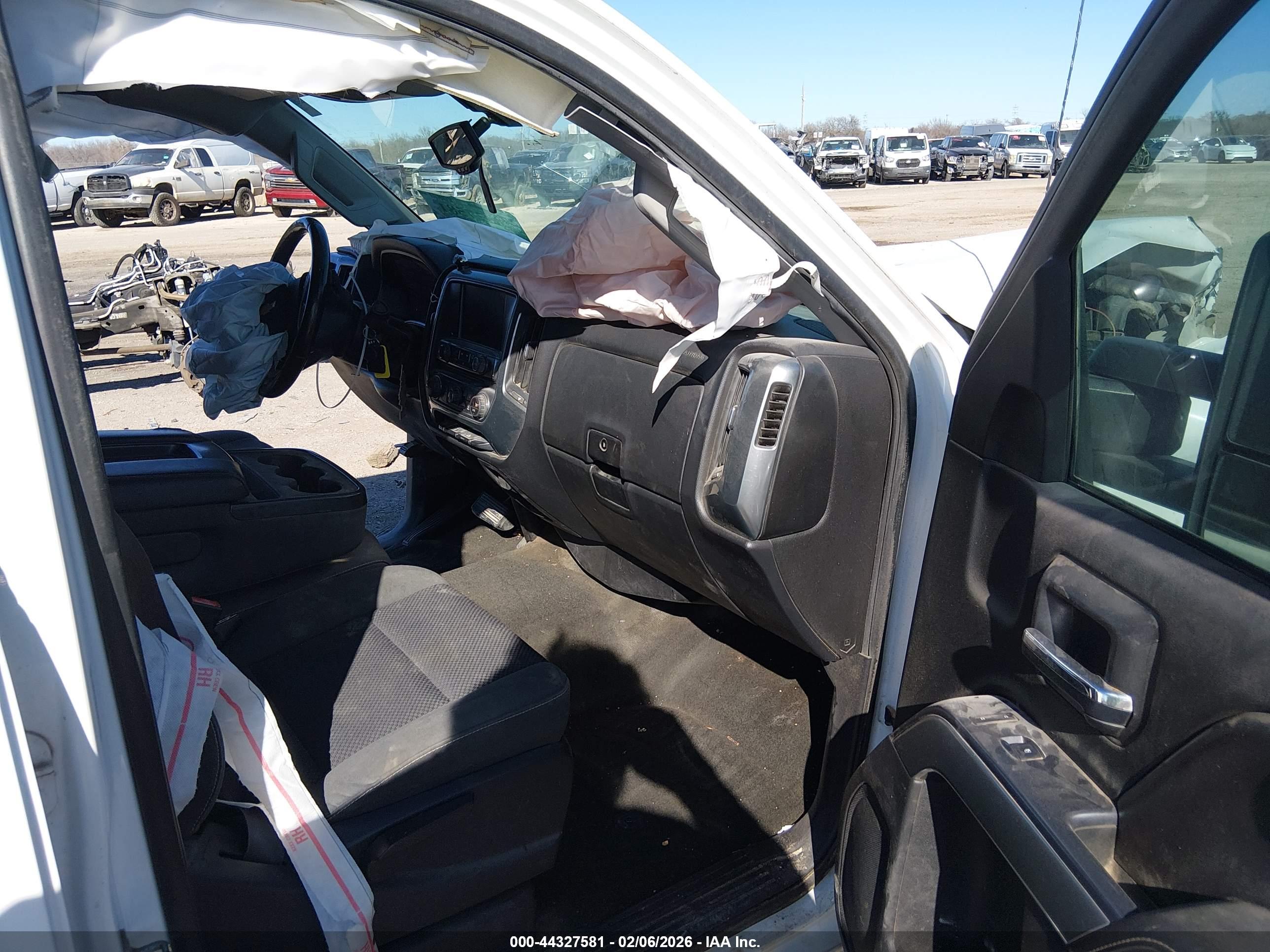 CHEVROLET SILVERADO image 5